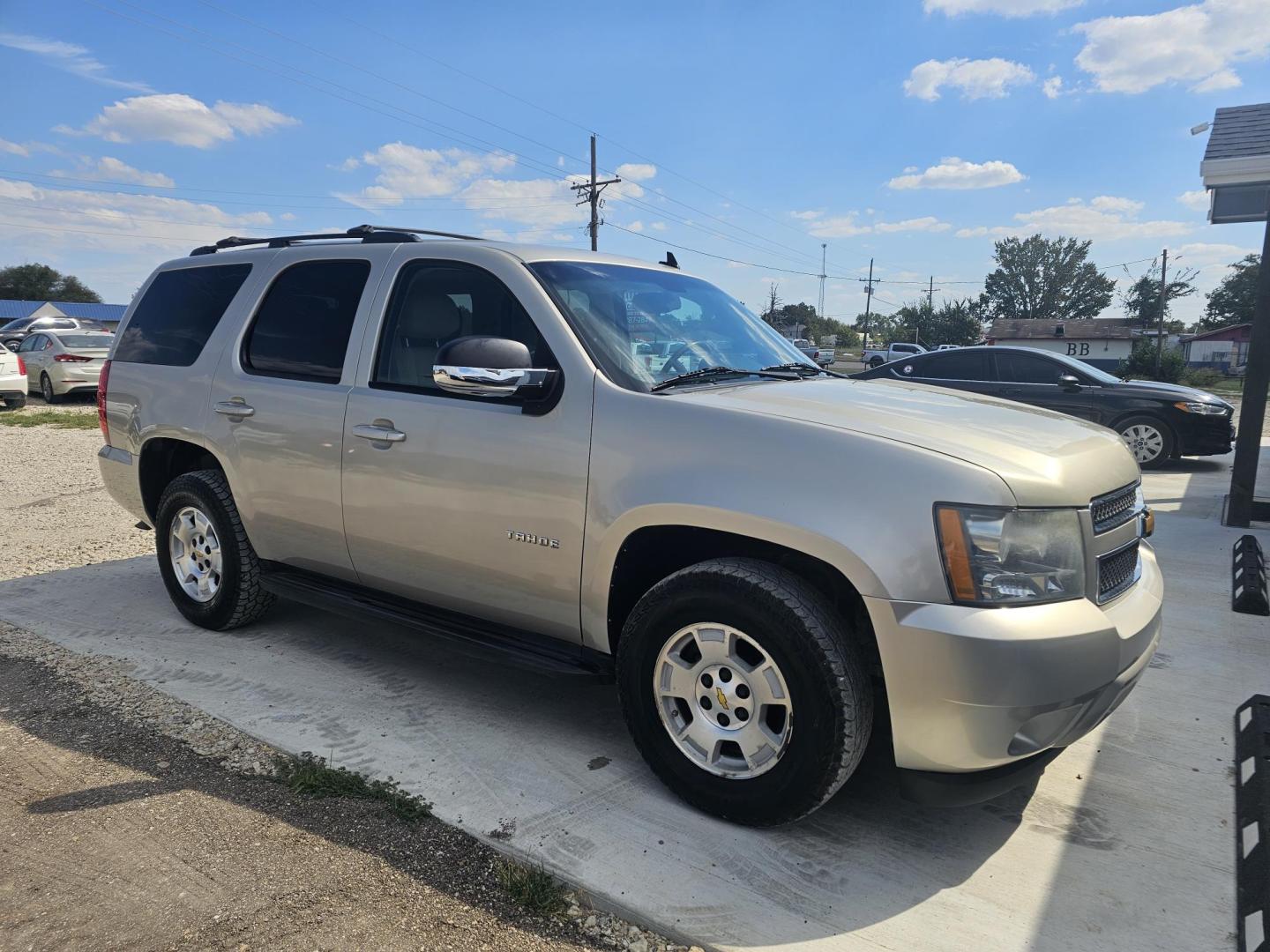 2013 GOLD Chevrolet Tahoe LS 2WD (1GNSCAE00DR) with an 5.3L V8 OHV 16V FFV engine, 6-Speed Automatic transmission, located at 607 S Seven Points BLVD, Seven Points, TX, 75143, (430) 255-4030, 32.313934, -96.207932 - Photo#1