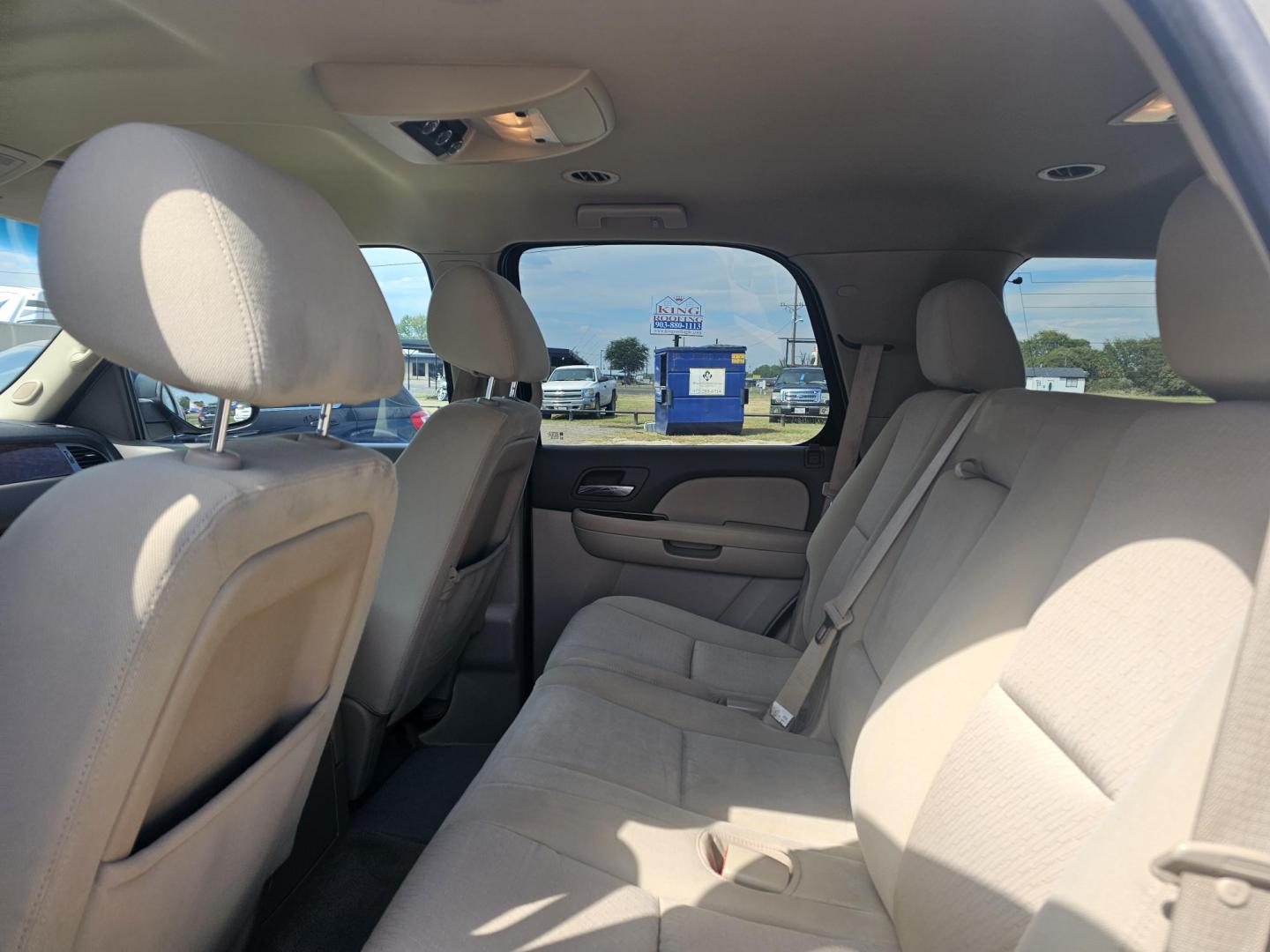 2013 GOLD Chevrolet Tahoe LS 2WD (1GNSCAE00DR) with an 5.3L V8 OHV 16V FFV engine, 6-Speed Automatic transmission, located at 607 S Seven Points BLVD, Seven Points, TX, 75143, (430) 255-4030, 32.313934, -96.207932 - Photo#5
