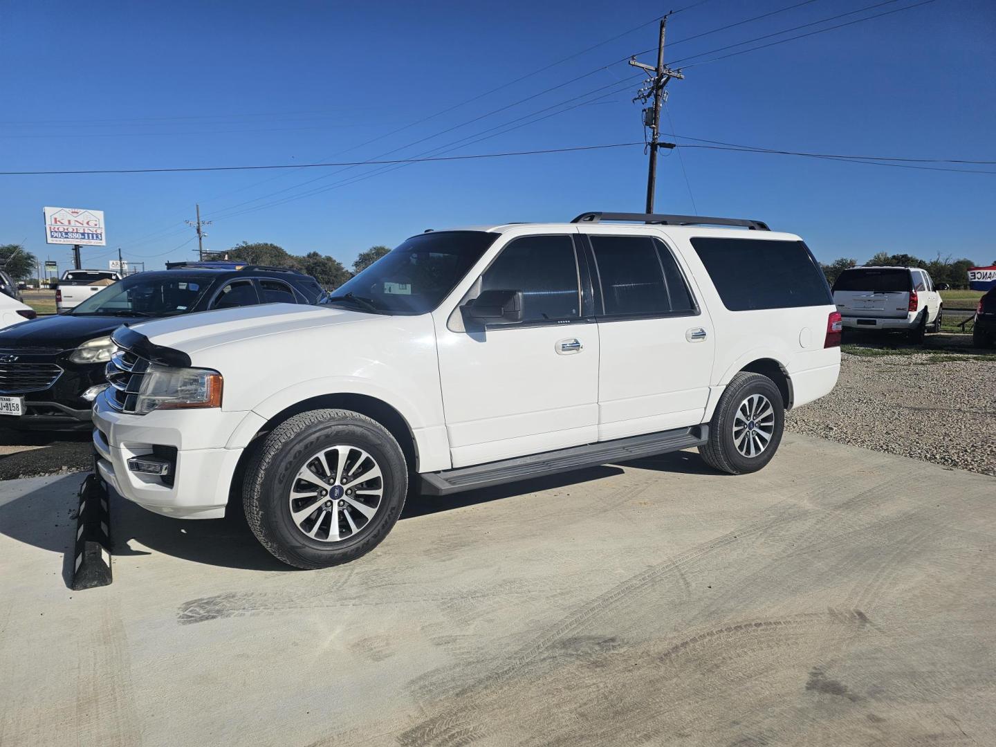2017 WHITE Ford Expedition EL 2WD (1FMJK1HT7HE) with an 3.5L V6 DOHC 24V FFV engine, 6A transmission, located at 607 S Seven Points BLVD, Seven Points, TX, 75143, (430) 255-4030, 32.313934, -96.207932 - Photo#0
