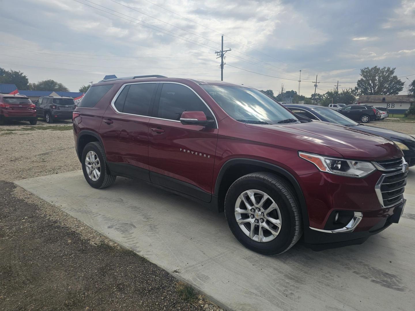 2018 RED Chevrolet Traverse LT Cloth FWD (1GNERGKWXJJ) with an 3.6L V6 DOHC 24V engine, 9A transmission, located at 607 S Seven Points BLVD, Seven Points, TX, 75143, (430) 255-4030, 32.313934, -96.207932 - Photo#1