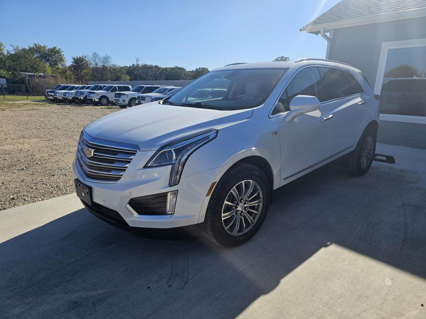 2018 WHITE Cadillac XT5 Luxury (1GYKNCRS3JZ) with an 3.6L V6 DOHC 24V engine, 8A transmission, located at 607 S Seven Points BLVD, Seven Points, TX, 75143, (430) 255-4030, 32.313934, -96.207932 - Photo#0