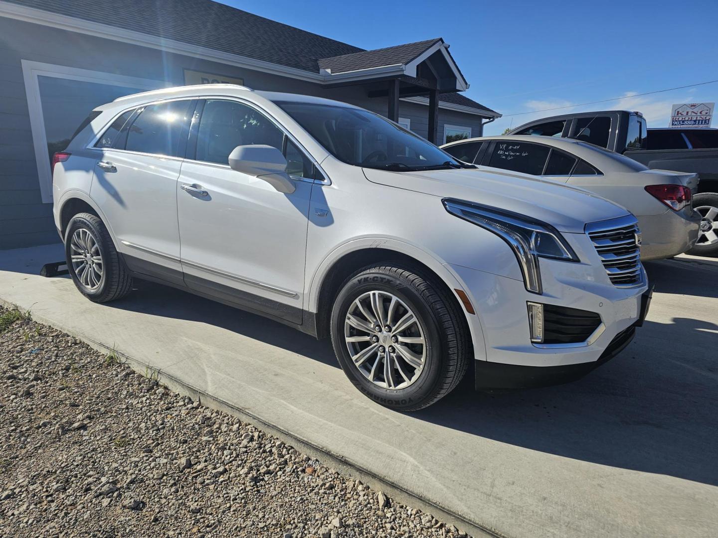 2018 WHITE Cadillac XT5 Luxury (1GYKNCRS3JZ) with an 3.6L V6 DOHC 24V engine, 8A transmission, located at 607 S Seven Points BLVD, Seven Points, TX, 75143, (430) 255-4030, 32.313934, -96.207932 - Photo#1