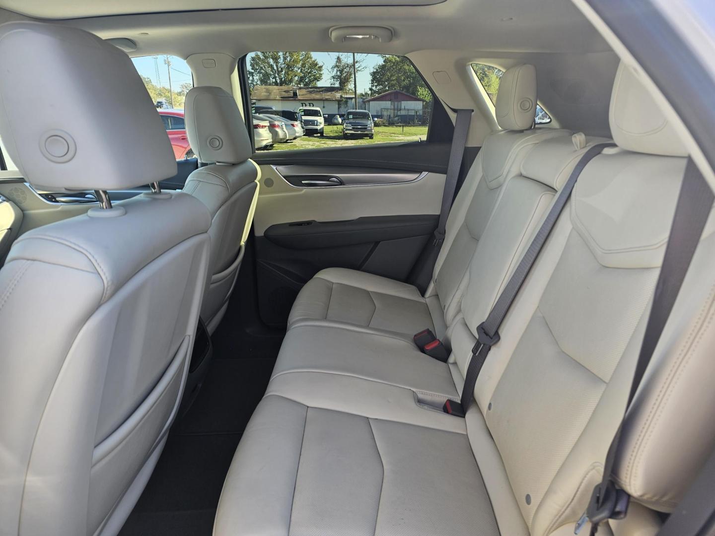 2018 WHITE Cadillac XT5 Luxury (1GYKNCRS3JZ) with an 3.6L V6 DOHC 24V engine, 8A transmission, located at 607 S Seven Points BLVD, Seven Points, TX, 75143, (430) 255-4030, 32.313934, -96.207932 - Photo#5