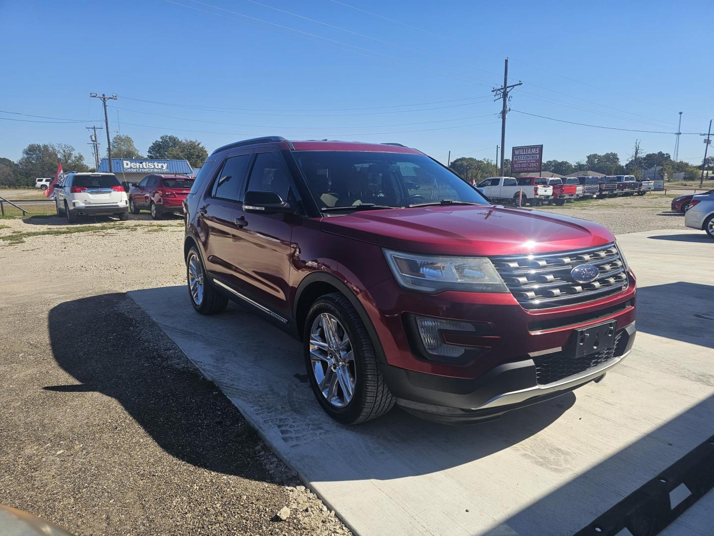 2016 MAROON Ford Explorer XLT FWD (1FM5K7D87GG) with an 3.5L V6 DOHC 24V engine, 6-Speed Automatic transmission, located at 607 S Seven Points BLVD, Seven Points, TX, 75143, (430) 255-4030, 32.313934, -96.207932 - Photo#1