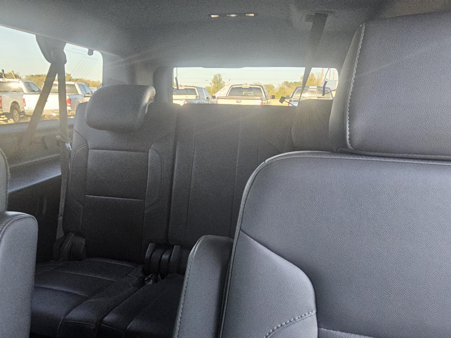 2015 SILVER Chevrolet Suburban LT 1500 2WD (1GNSCJKC4FR) with an 5.3L V8 OHV 16V engine, 6-Speed Automatic transmission, located at 607 S Seven Points BLVD, Seven Points, TX, 75143, (430) 255-4030, 32.313934, -96.207932 - Photo#6