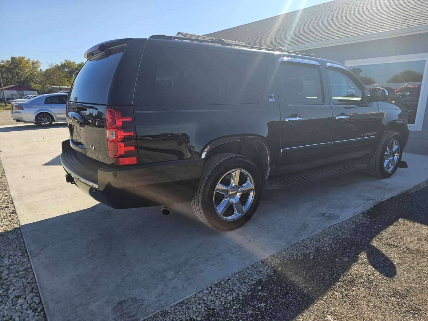 2014 BLACK Chevrolet Suburban LTZ 1500 4WD (1GNSKKE77ER) with an 5.3L V8 OHV 16V FFV engine, 6-Speed Automatic transmission, located at 607 S Seven Points BLVD, Seven Points, TX, 75143, (430) 255-4030, 32.313934, -96.207932 - Photo#2