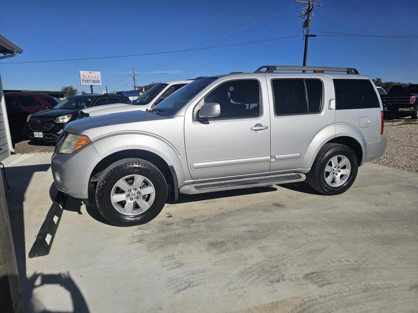 2012 SILVER Nissan Pathfinder LE 2WD (5N1AR1NN0CC) with an 4.0L V6 DOHC 24V engine, 5-Speed Automatic transmission, located at 607 S Seven Points BLVD, Seven Points, TX, 75143, (430) 255-4030, 32.313934, -96.207932 - Photo#0