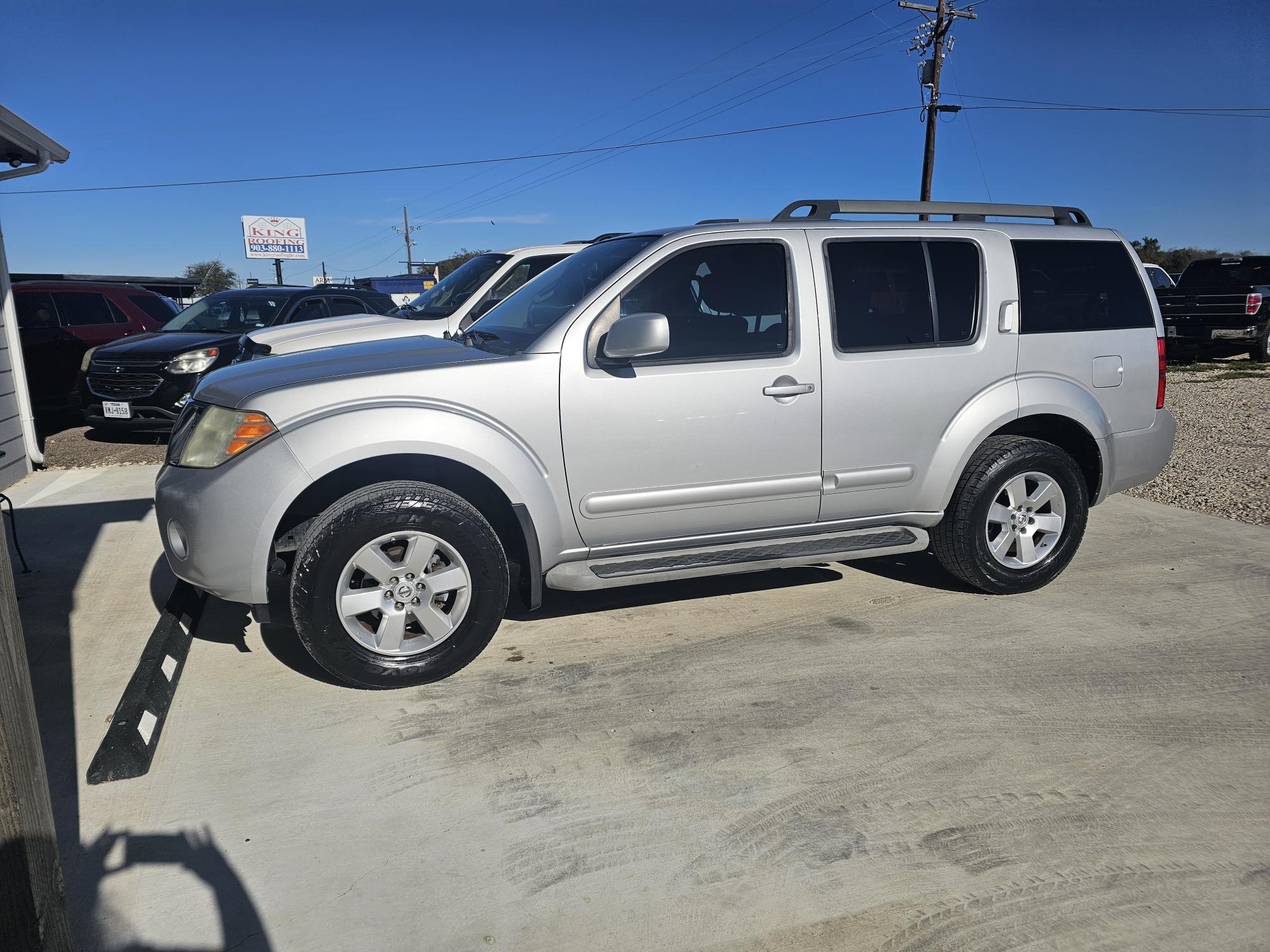 photo of 2012 Nissan Pathfinder LE 2WD