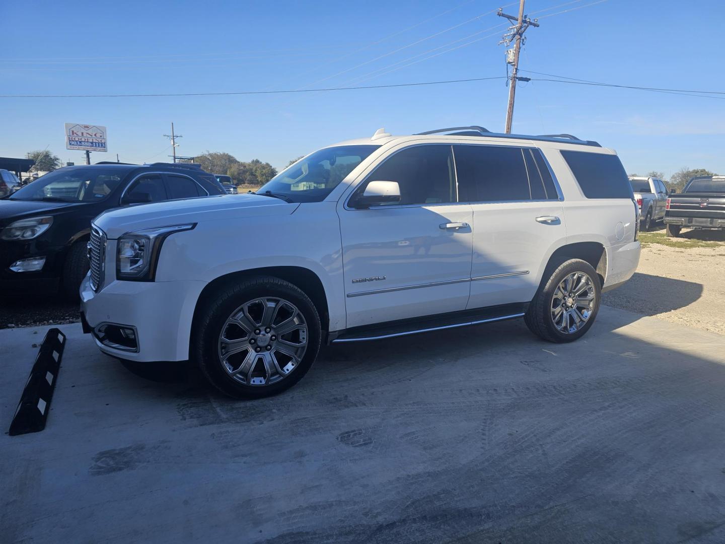 2016 WHITE GMC Yukon Denali 4WD (1GKS2CKJ3GR) with an 6.2L V8 OHV 16V engine, 6A transmission, located at 607 S Seven Points BLVD, Seven Points, TX, 75143, (430) 255-4030, 32.313934, -96.207932 - Photo#0