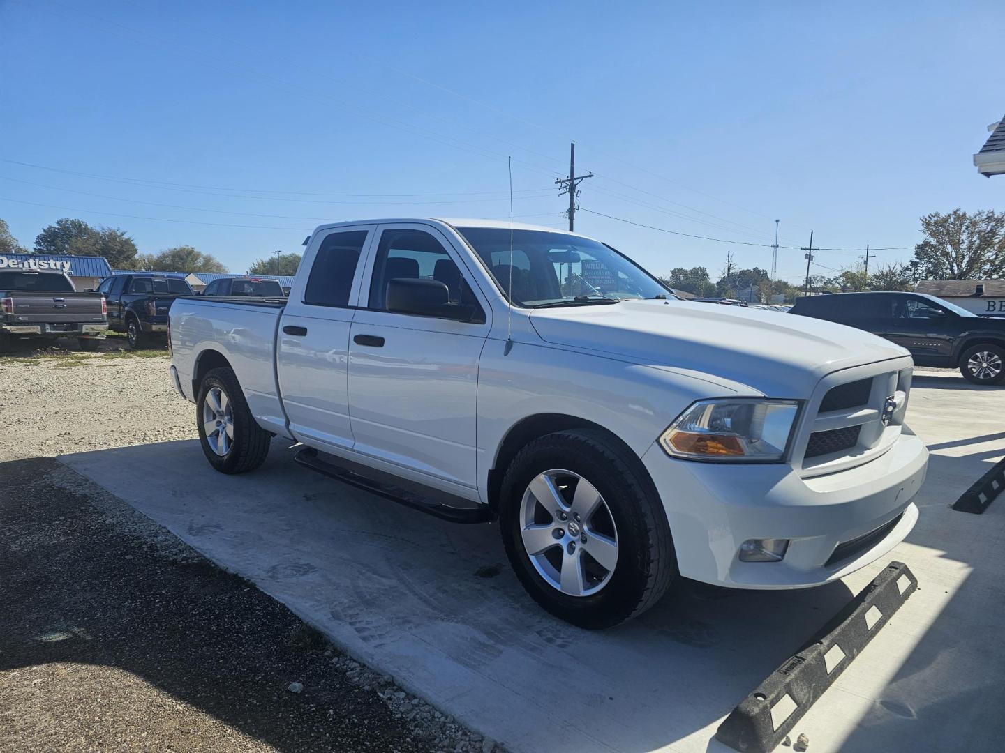 2012 WHITE Dodge Ram 1500 ST Quad Cab 2WD (1C6RD6FT6CS) with an 5.7L V8 OHV 16V engine, 6-Speed Automatic transmission, located at 607 S Seven Points BLVD, Seven Points, TX, 75143, (430) 255-4030, 32.313934, -96.207932 - Photo#1