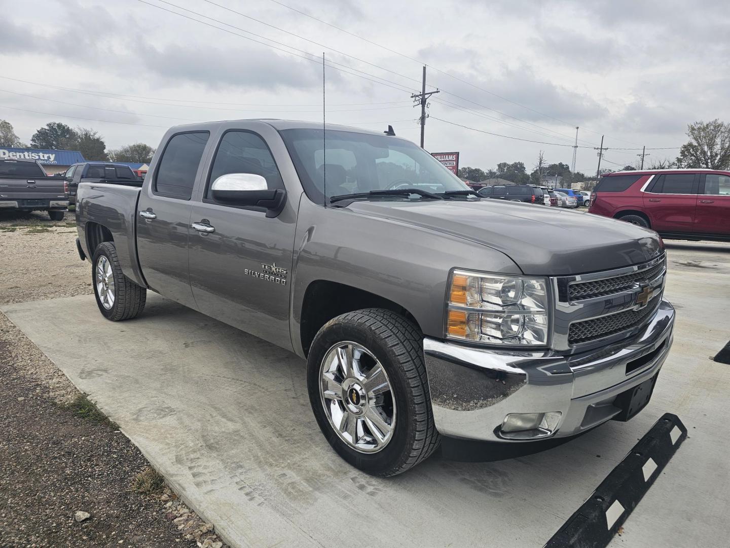 2012 SILVER Chevrolet Silverado 1500 LT Crew Cab 2WD (3GCPCSE29CG) with an 6.2L V8 OHV 16V FFV engine, 4-Speed Automatic transmission, located at 607 S Seven Points BLVD, Seven Points, TX, 75143, (430) 255-4030, 32.313934, -96.207932 - Photo#1