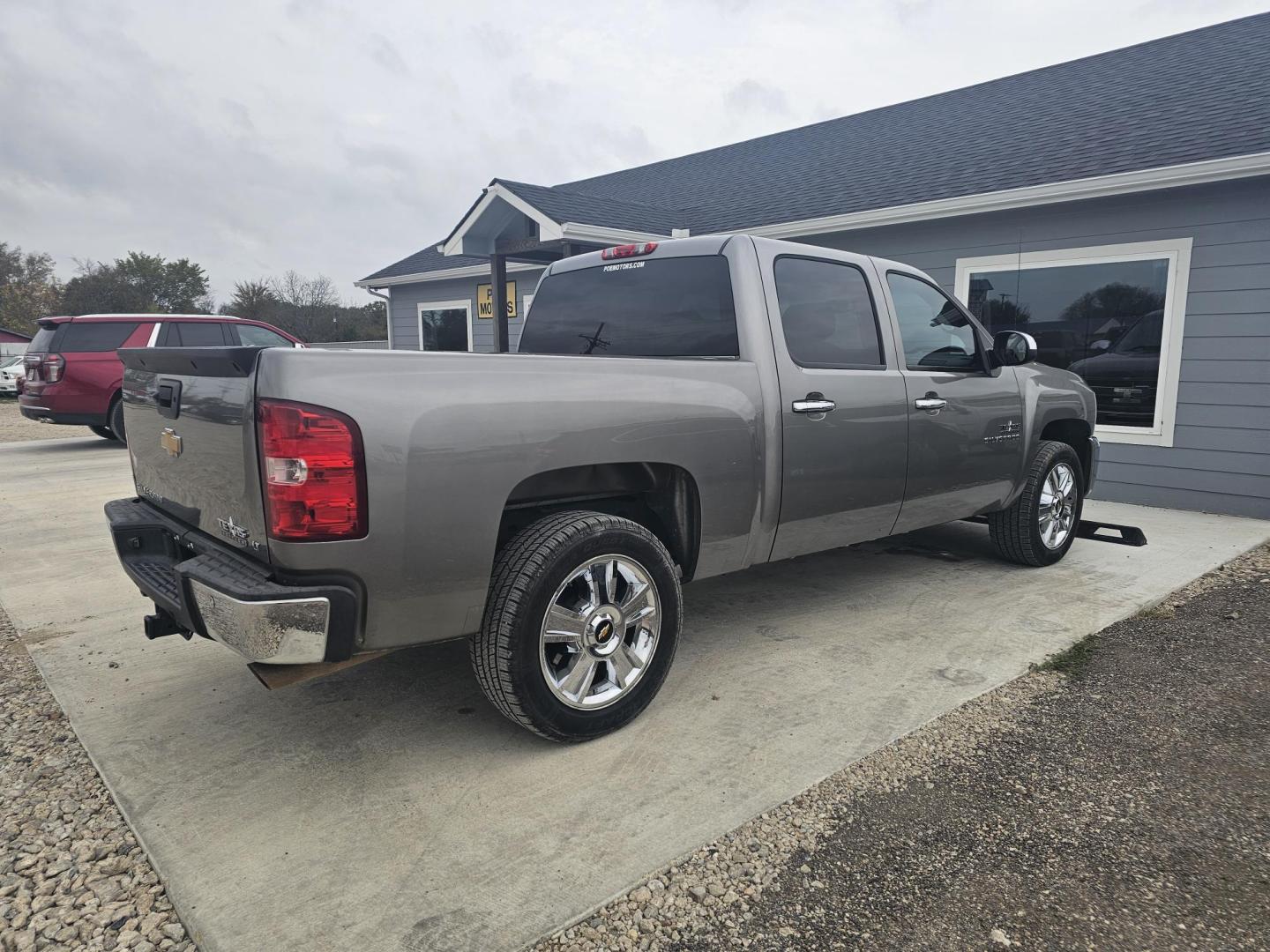2012 SILVER Chevrolet Silverado 1500 LT Crew Cab 2WD (3GCPCSE29CG) with an 6.2L V8 OHV 16V FFV engine, 4-Speed Automatic transmission, located at 607 S Seven Points BLVD, Seven Points, TX, 75143, (430) 255-4030, 32.313934, -96.207932 - Photo#2