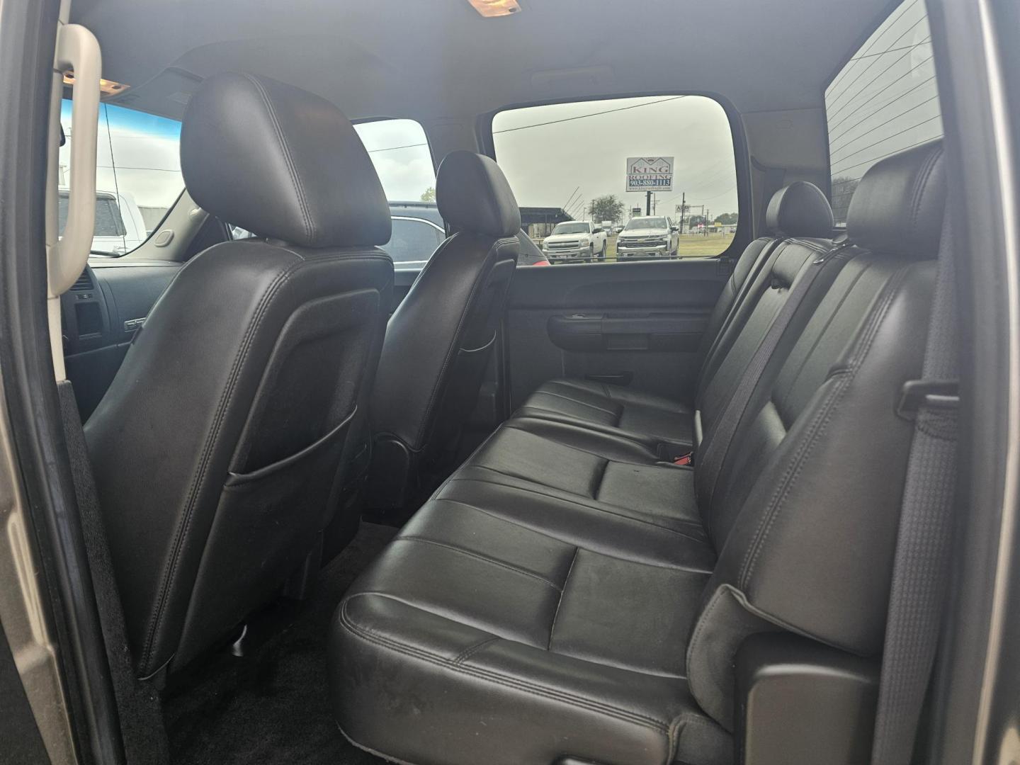 2012 SILVER Chevrolet Silverado 1500 LT Crew Cab 2WD (3GCPCSE29CG) with an 6.2L V8 OHV 16V FFV engine, 4-Speed Automatic transmission, located at 607 S Seven Points BLVD, Seven Points, TX, 75143, (430) 255-4030, 32.313934, -96.207932 - Photo#5