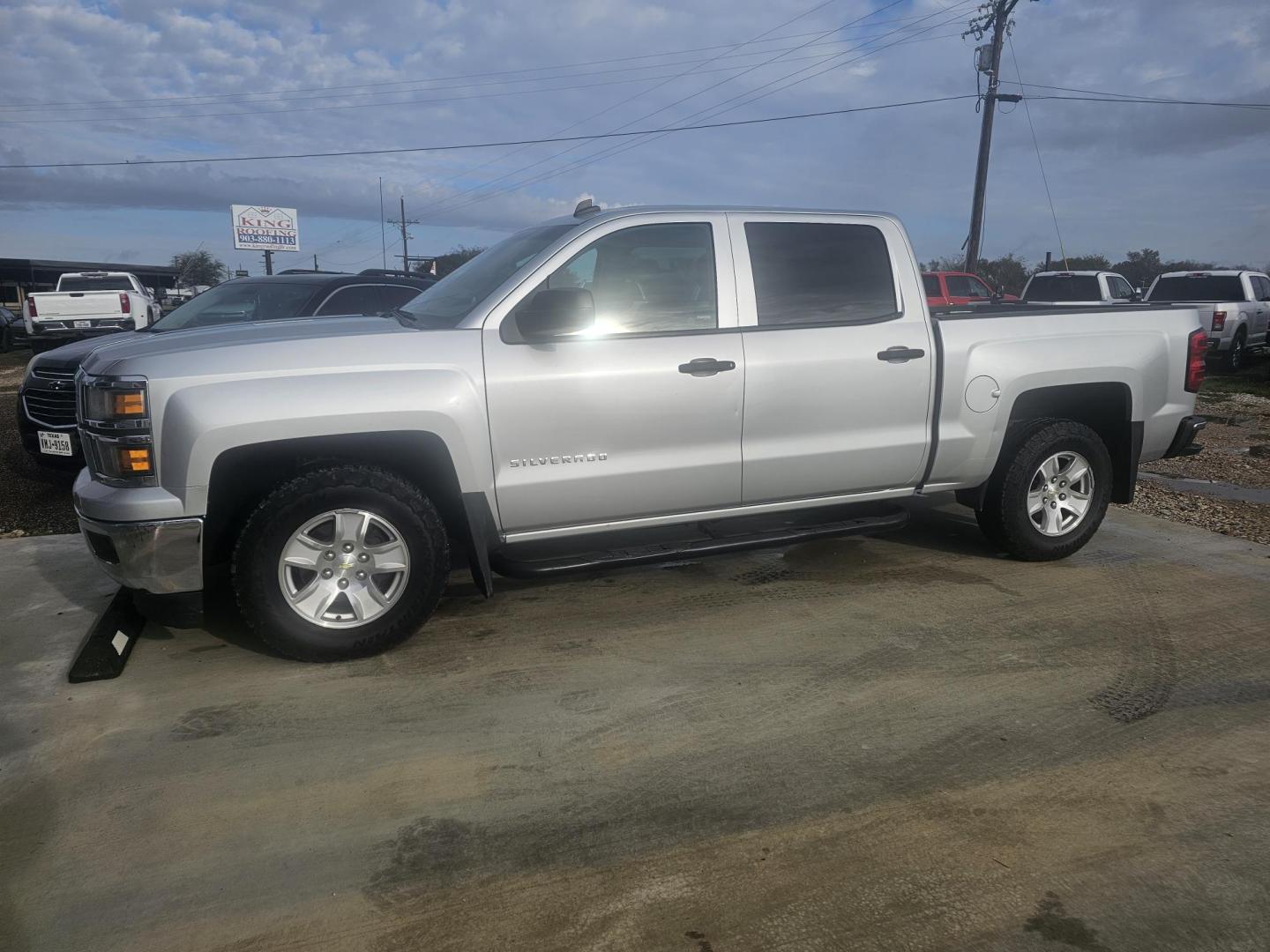 2014 SILVER Chevrolet Silverado 1500 1LT Crew Cab 2WD (3GCPCREH6EG) with an 4.3L V6 OHV 12V engine, 6-Speed Automatic transmission, located at 607 S Seven Points BLVD, Seven Points, TX, 75143, (430) 255-4030, 32.313934, -96.207932 - Photo#0