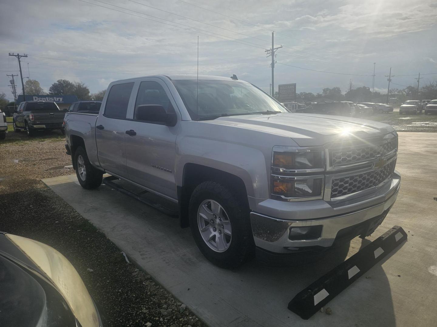 2014 SILVER Chevrolet Silverado 1500 1LT Crew Cab 2WD (3GCPCREH6EG) with an 4.3L V6 OHV 12V engine, 6-Speed Automatic transmission, located at 607 S Seven Points BLVD, Seven Points, TX, 75143, (430) 255-4030, 32.313934, -96.207932 - Photo#1