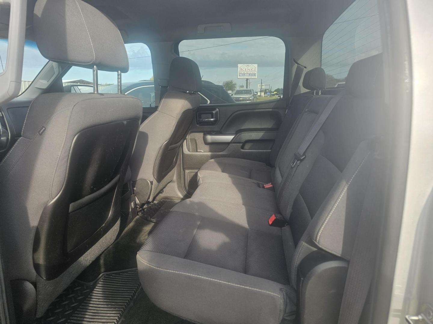 2014 SILVER Chevrolet Silverado 1500 1LT Crew Cab 2WD (3GCPCREH6EG) with an 4.3L V6 OHV 12V engine, 6-Speed Automatic transmission, located at 607 S Seven Points BLVD, Seven Points, TX, 75143, (430) 255-4030, 32.313934, -96.207932 - Photo#5