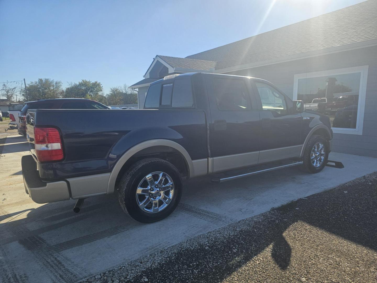 2007 BLUE Ford F-150 Lariat SuperCrew 2WD (1FTPW12507K) with an 5.4L V6 SOHC 16V engine, 4-Speed Automatic Overdrive transmission, located at 607 S Seven Points BLVD, Seven Points, TX, 75143, (430) 255-4030, 32.313934, -96.207932 - Photo#2