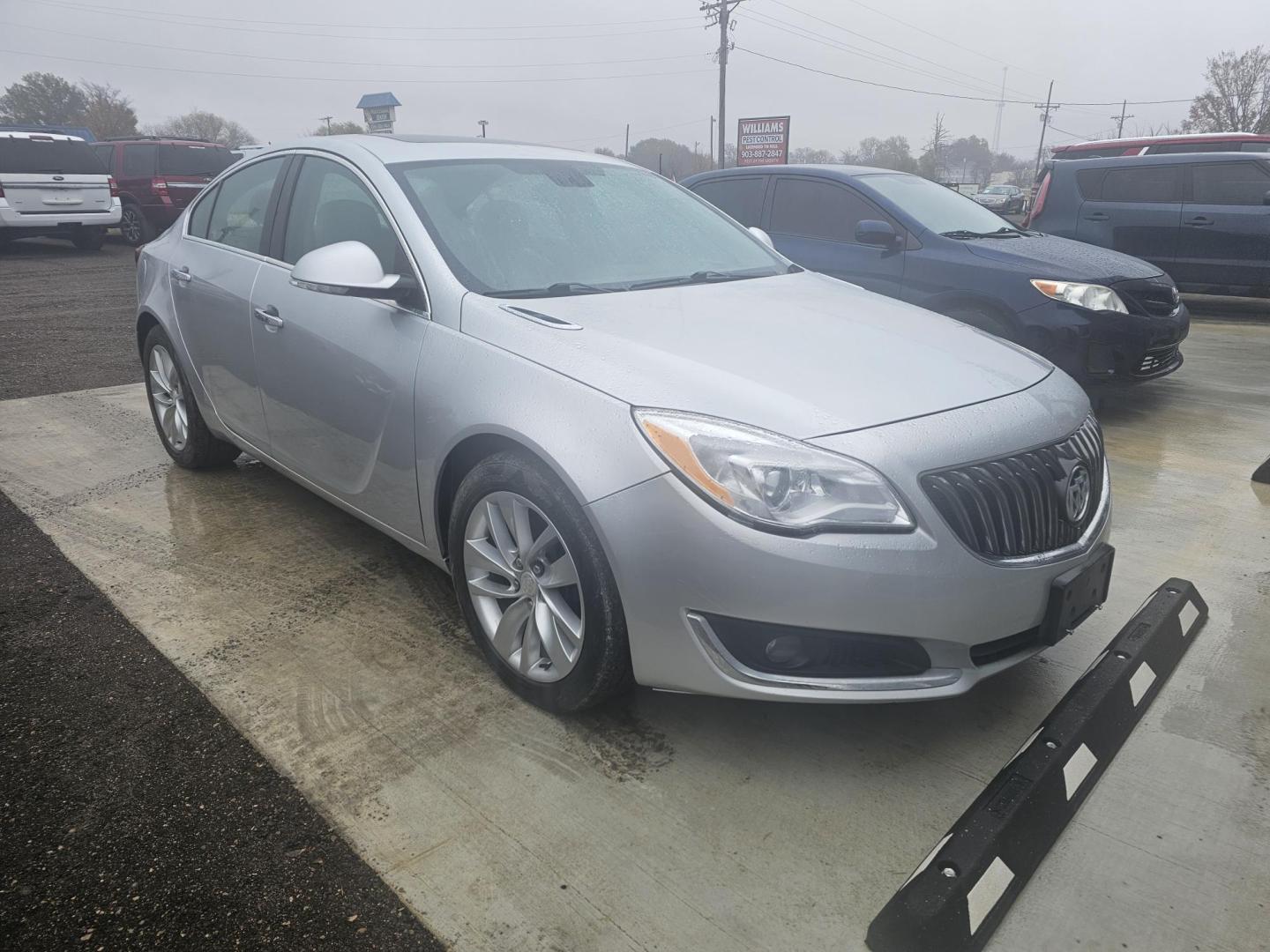 2014 SILVER Buick Regal Premium 1 (2G4GN5EXXE9) with an 2.0L L4 DOHC 16V TURBO engine, 6-Speed Automatic transmission, located at 607 S Seven Points BLVD, Seven Points, TX, 75143, (430) 255-4030, 32.313934, -96.207932 - Photo#1