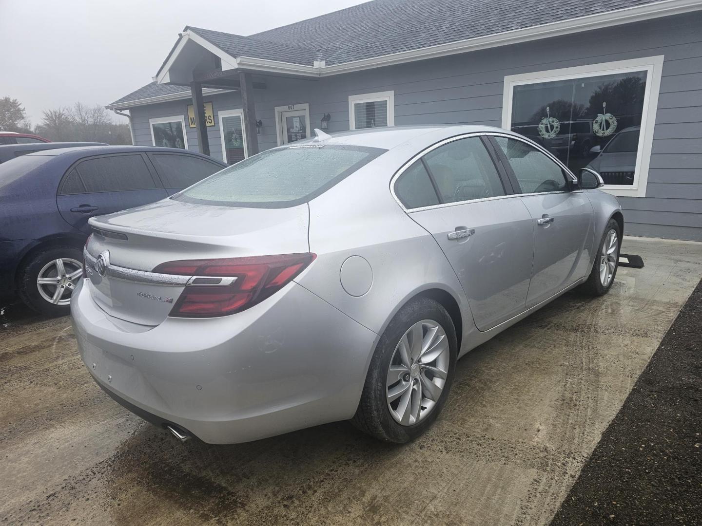 2014 SILVER Buick Regal Premium 1 (2G4GN5EXXE9) with an 2.0L L4 DOHC 16V TURBO engine, 6-Speed Automatic transmission, located at 607 S Seven Points BLVD, Seven Points, TX, 75143, (430) 255-4030, 32.313934, -96.207932 - Photo#2