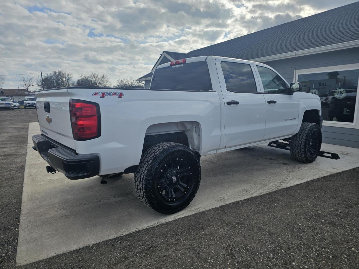 2014 WHITE Chevrolet Silverado 1500 Work Truck 1WT Crew Cab 4WD (3GCUKPEH9EG) with an 4.3L V6 OHV 12V engine, 6-Speed Automatic transmission, located at 607 S Seven Points BLVD, Seven Points, TX, 75143, (430) 255-4030, 32.313934, -96.207932 - Photo#2