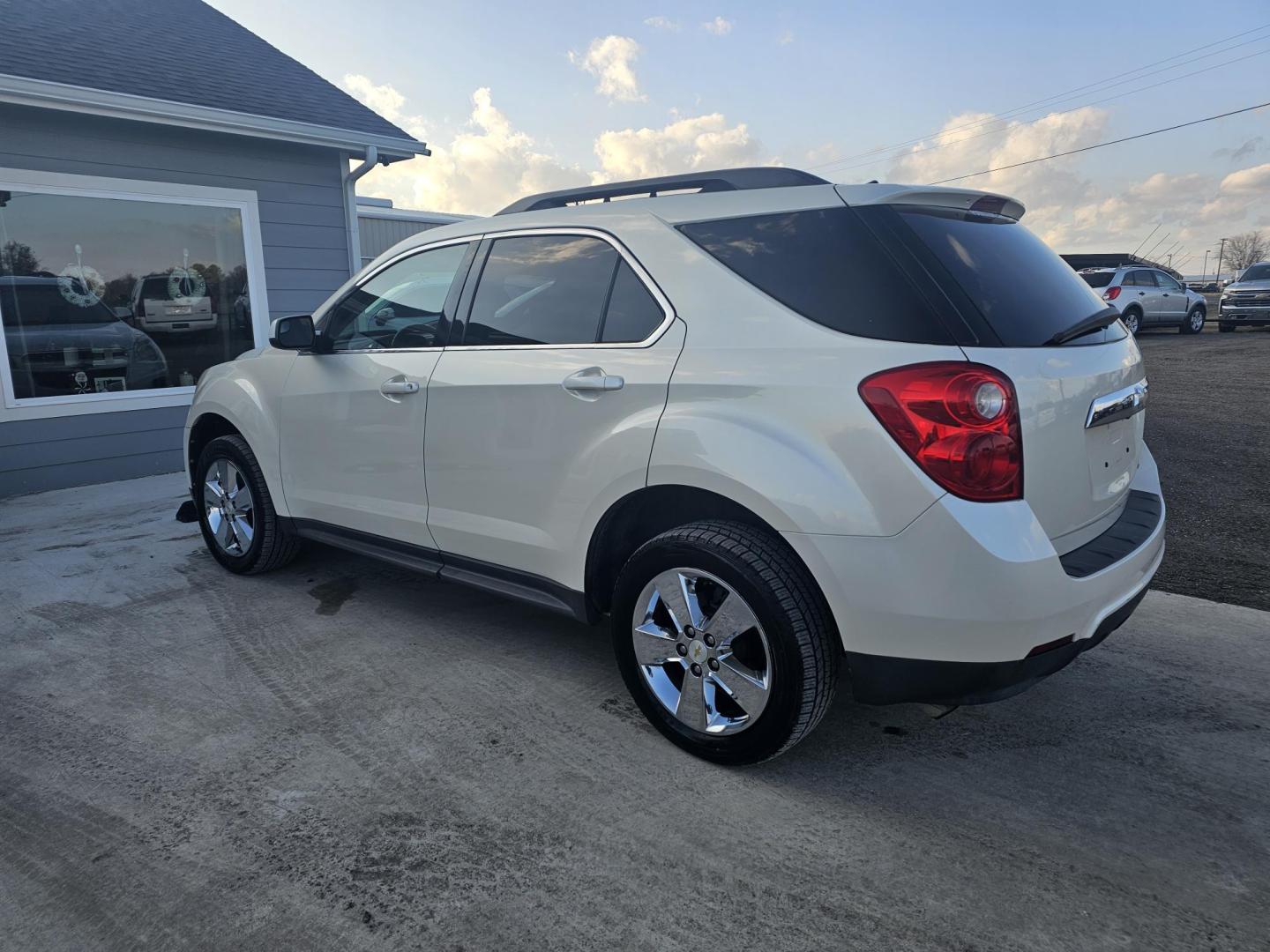 2013 WHITE Chevrolet Equinox 1LT 2WD (1GNALDEK8DZ) with an 2.4L L4 DOHC 16V engine, 6-Speed Automatic transmission, located at 607 S Seven Points BLVD, Seven Points, TX, 75143, (430) 255-4030, 32.313934, -96.207932 - Photo#3