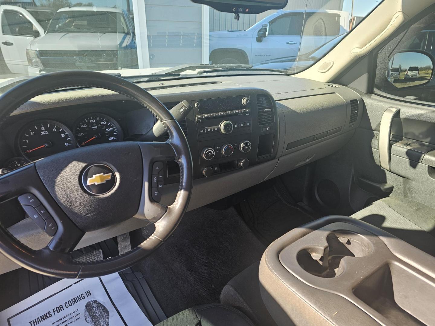 2010 WHITE Chevrolet Silverado 1500 LS Extended Cab 2WD (1GCSCREA5AZ) with an 4.8L V8 OHV 16V engine, 4-Speed Automatic transmission, located at 607 S Seven Points BLVD, Seven Points, TX, 75143, (430) 255-4030, 32.313934, -96.207932 - Photo#4