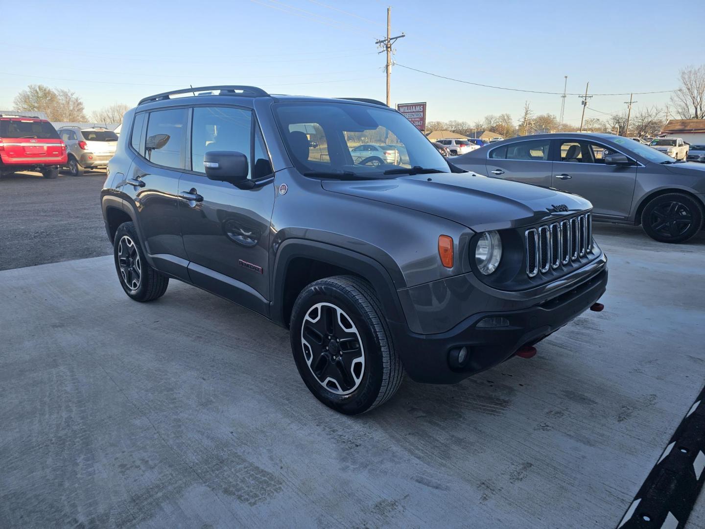 2016 GRAY Jeep Renegade Trailhawk (ZACCJBCTXGP) with an 2.4L L4 DOHC 16V engine, 9A transmission, located at 607 S Seven Points BLVD, Seven Points, TX, 75143, (430) 255-4030, 32.313934, -96.207932 - Photo#1