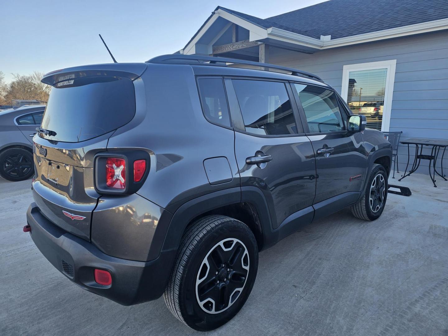 2016 GRAY Jeep Renegade Trailhawk (ZACCJBCTXGP) with an 2.4L L4 DOHC 16V engine, 9A transmission, located at 607 S Seven Points BLVD, Seven Points, TX, 75143, (430) 255-4030, 32.313934, -96.207932 - Photo#2