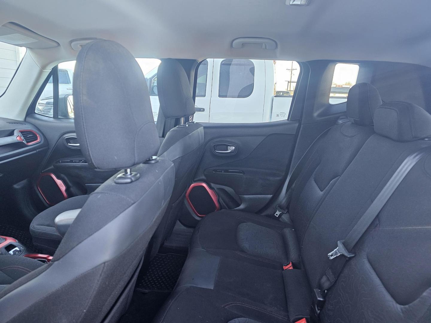 2016 GRAY Jeep Renegade Trailhawk (ZACCJBCTXGP) with an 2.4L L4 DOHC 16V engine, 9A transmission, located at 607 S Seven Points BLVD, Seven Points, TX, 75143, (430) 255-4030, 32.313934, -96.207932 - Photo#5