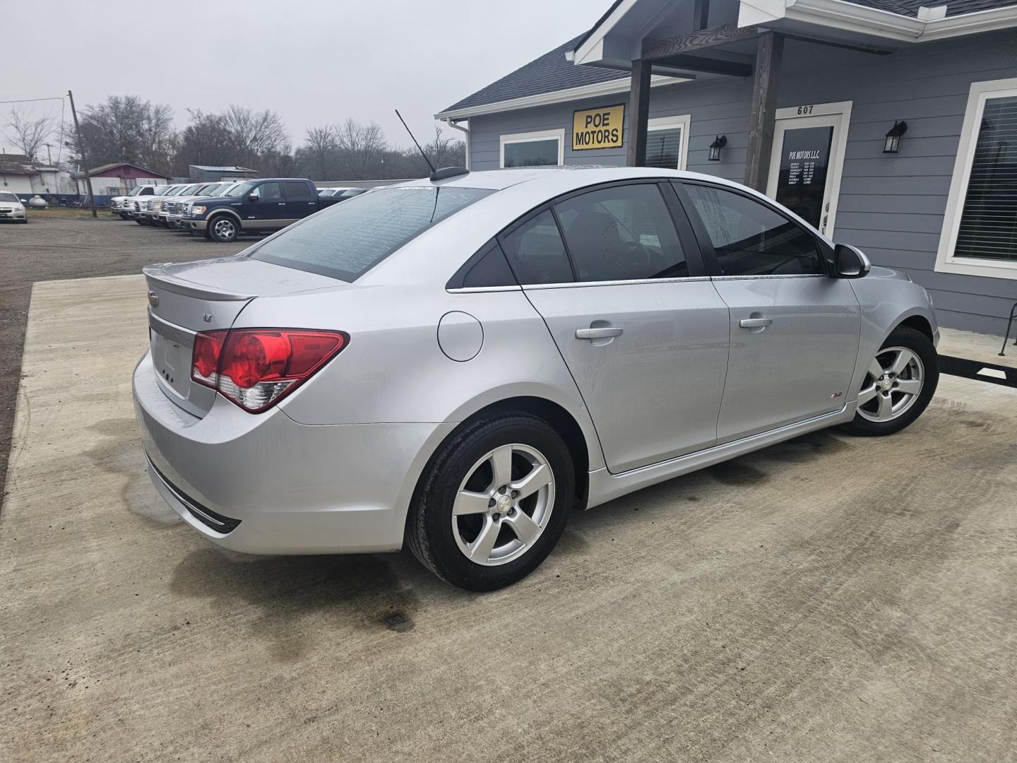 2015 SILVER Chevrolet Cruze 1LT Auto (1G1PC5SB4F7) with an 1.4L L4 DOHC 16V TURBO engine, 6-Speed Automatic transmission, located at 607 S Seven Points BLVD, Seven Points, TX, 75143, (430) 255-4030, 32.313934, -96.207932 - Photo#2