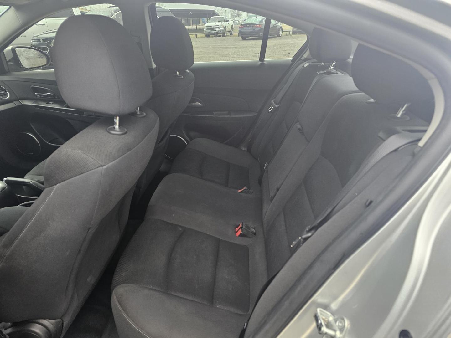 2015 SILVER Chevrolet Cruze 1LT Auto (1G1PC5SB4F7) with an 1.4L L4 DOHC 16V TURBO engine, 6-Speed Automatic transmission, located at 607 S Seven Points BLVD, Seven Points, TX, 75143, (430) 255-4030, 32.313934, -96.207932 - Photo#5