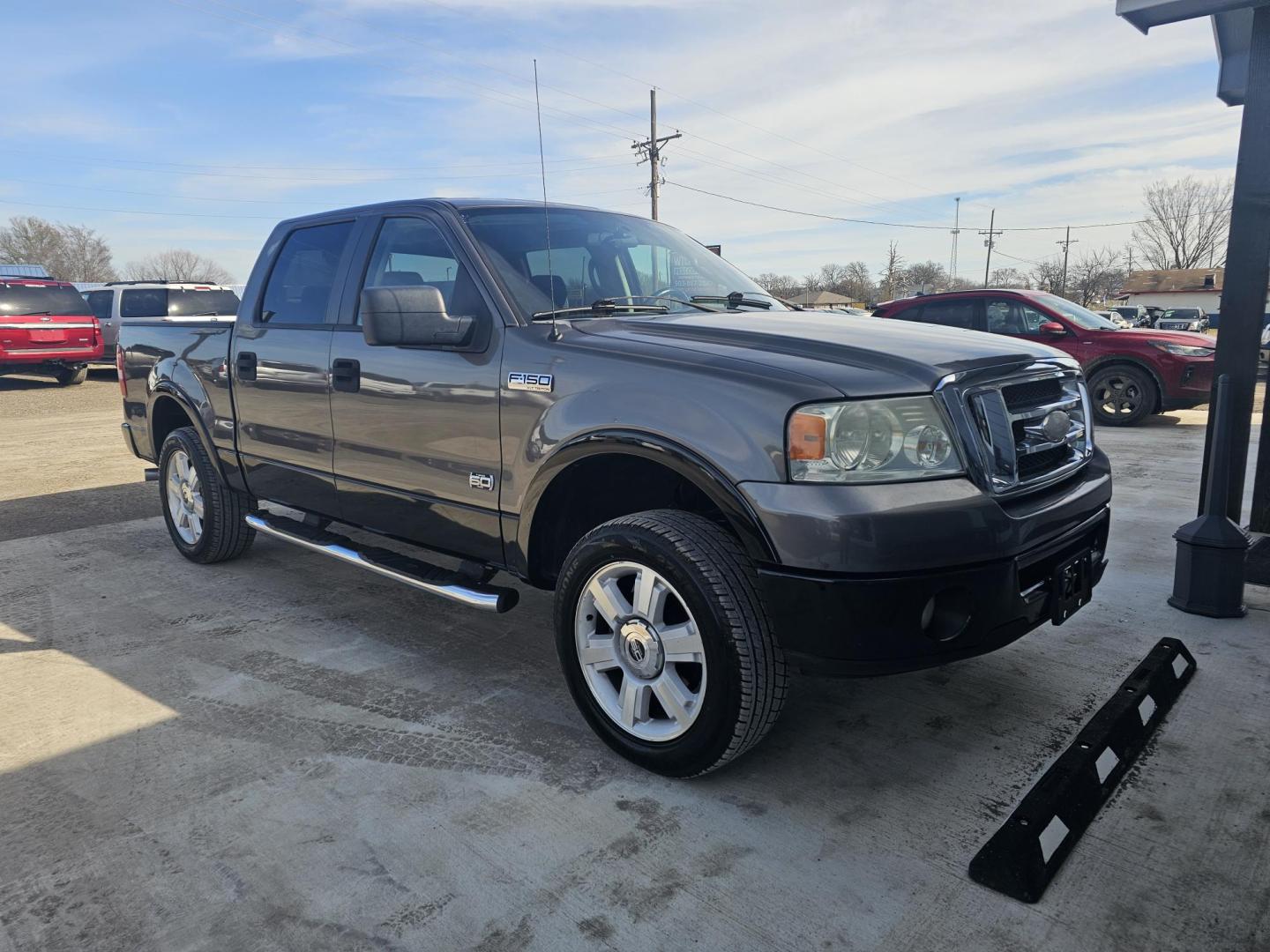 2008 GRAY Ford F-150 Lariat SuperCrew 2WD (1FTRW12W98K) with an 4.6L V8 SOHC 16V engine, 4-Speed Automatic Overdrive transmission, located at 607 S Seven Points BLVD, Seven Points, TX, 75143, (430) 255-4030, 32.313934, -96.207932 - Photo#1