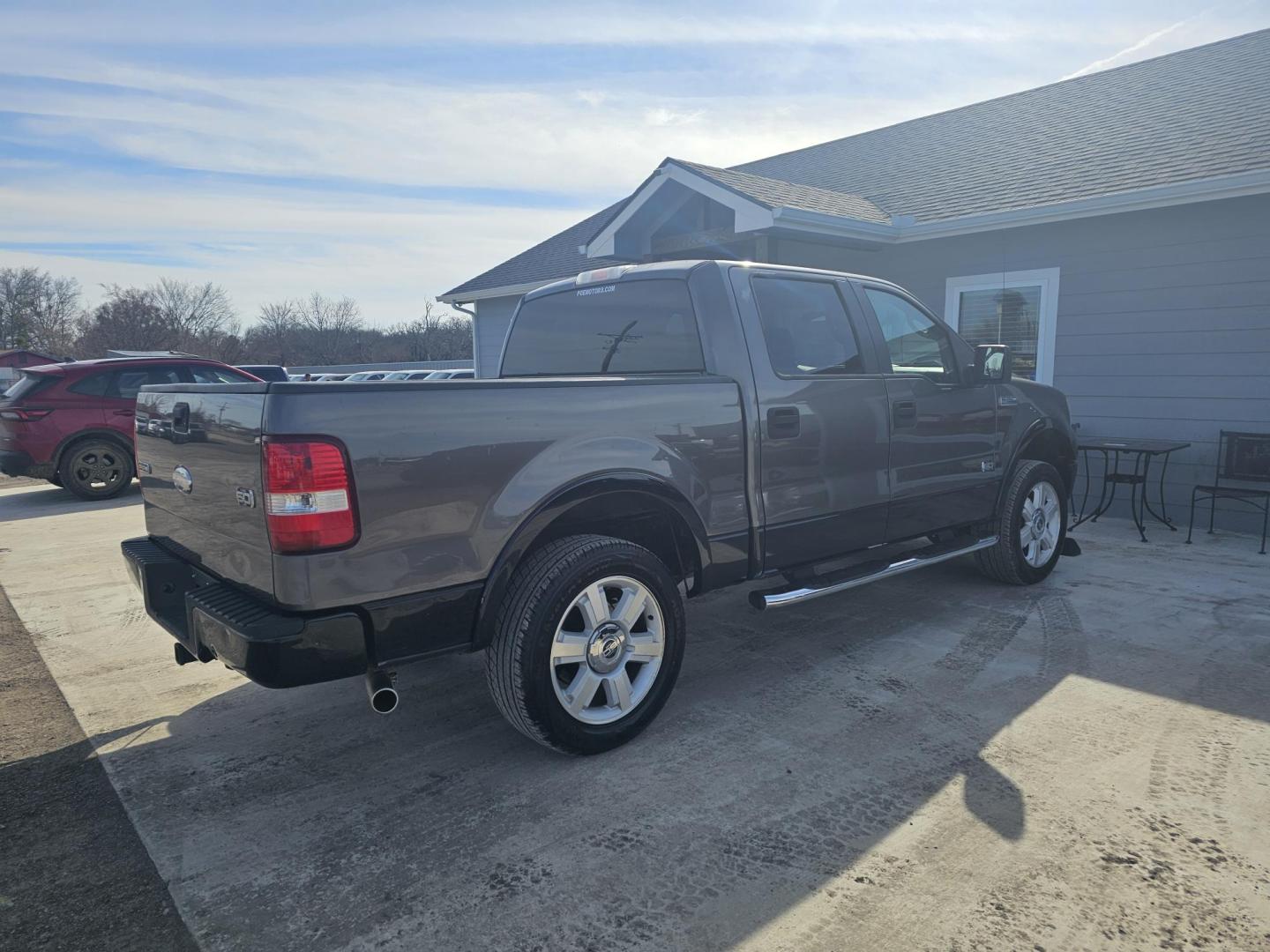 2008 GRAY Ford F-150 Lariat SuperCrew 2WD (1FTRW12W98K) with an 4.6L V8 SOHC 16V engine, 4-Speed Automatic Overdrive transmission, located at 607 S Seven Points BLVD, Seven Points, TX, 75143, (430) 255-4030, 32.313934, -96.207932 - Photo#2