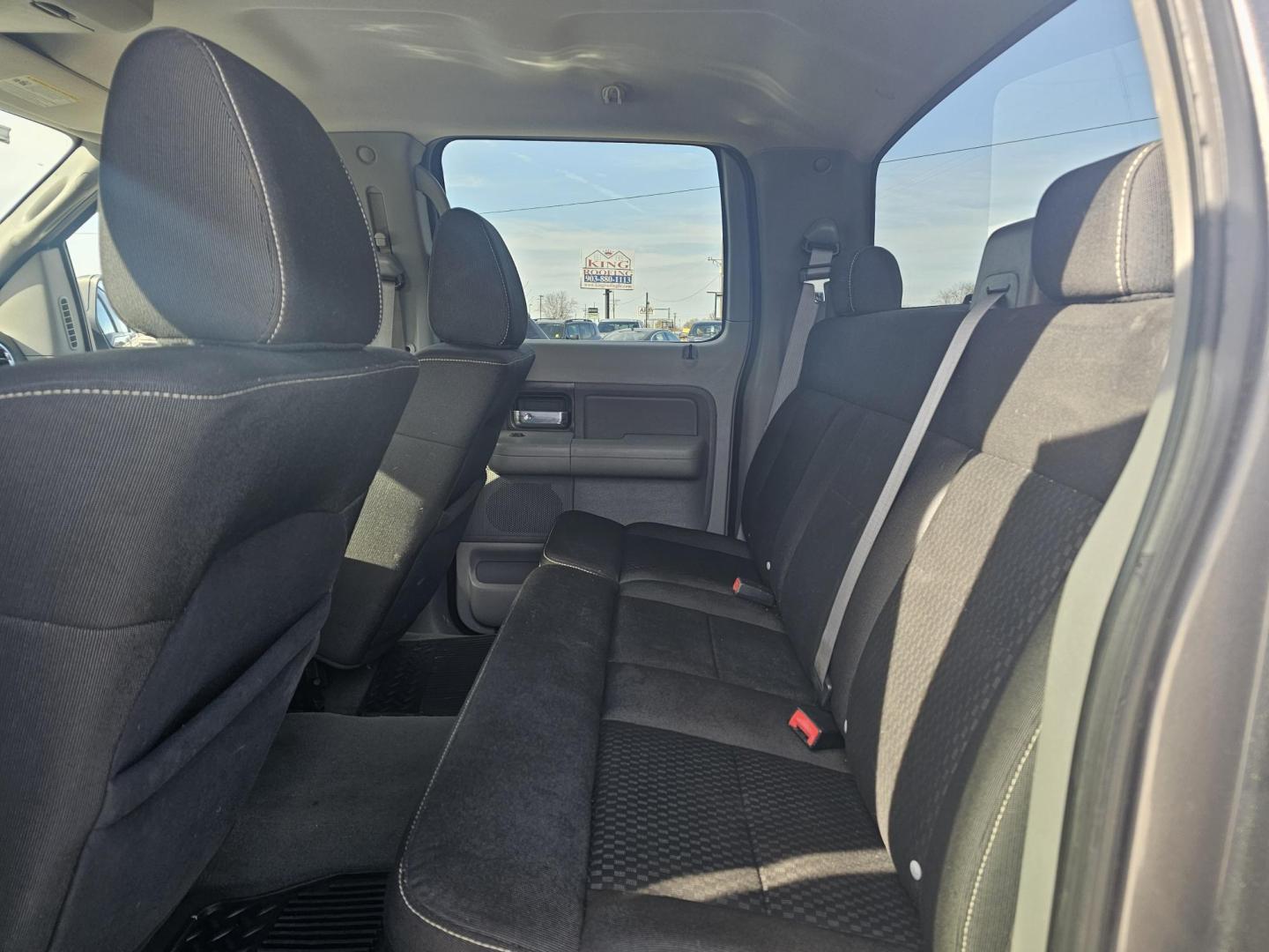 2008 GRAY Ford F-150 Lariat SuperCrew 2WD (1FTRW12W98K) with an 4.6L V8 SOHC 16V engine, 4-Speed Automatic Overdrive transmission, located at 607 S Seven Points BLVD, Seven Points, TX, 75143, (430) 255-4030, 32.313934, -96.207932 - Photo#5