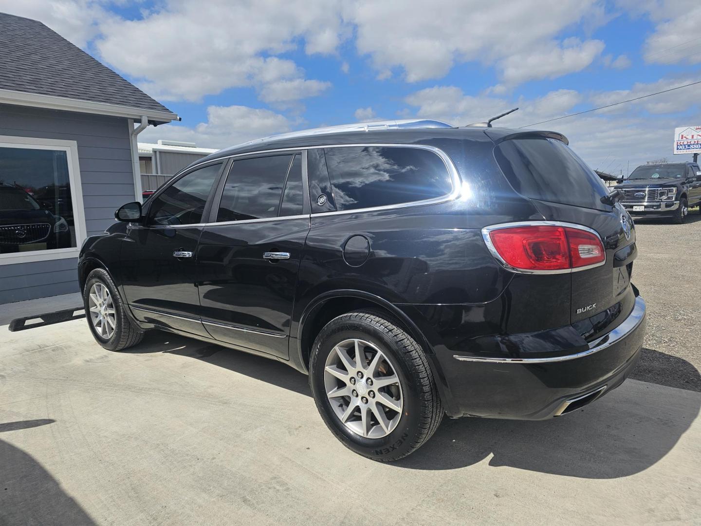2017 BLACK Buick Enclave Leather FWD (5GAKRBKD5HJ) with an 3.6L V6 DOHC 24V engine, 6A transmission, located at 607 S Seven Points BLVD, Seven Points, TX, 75143, (430) 255-4030, 32.313934, -96.207932 - Photo#3