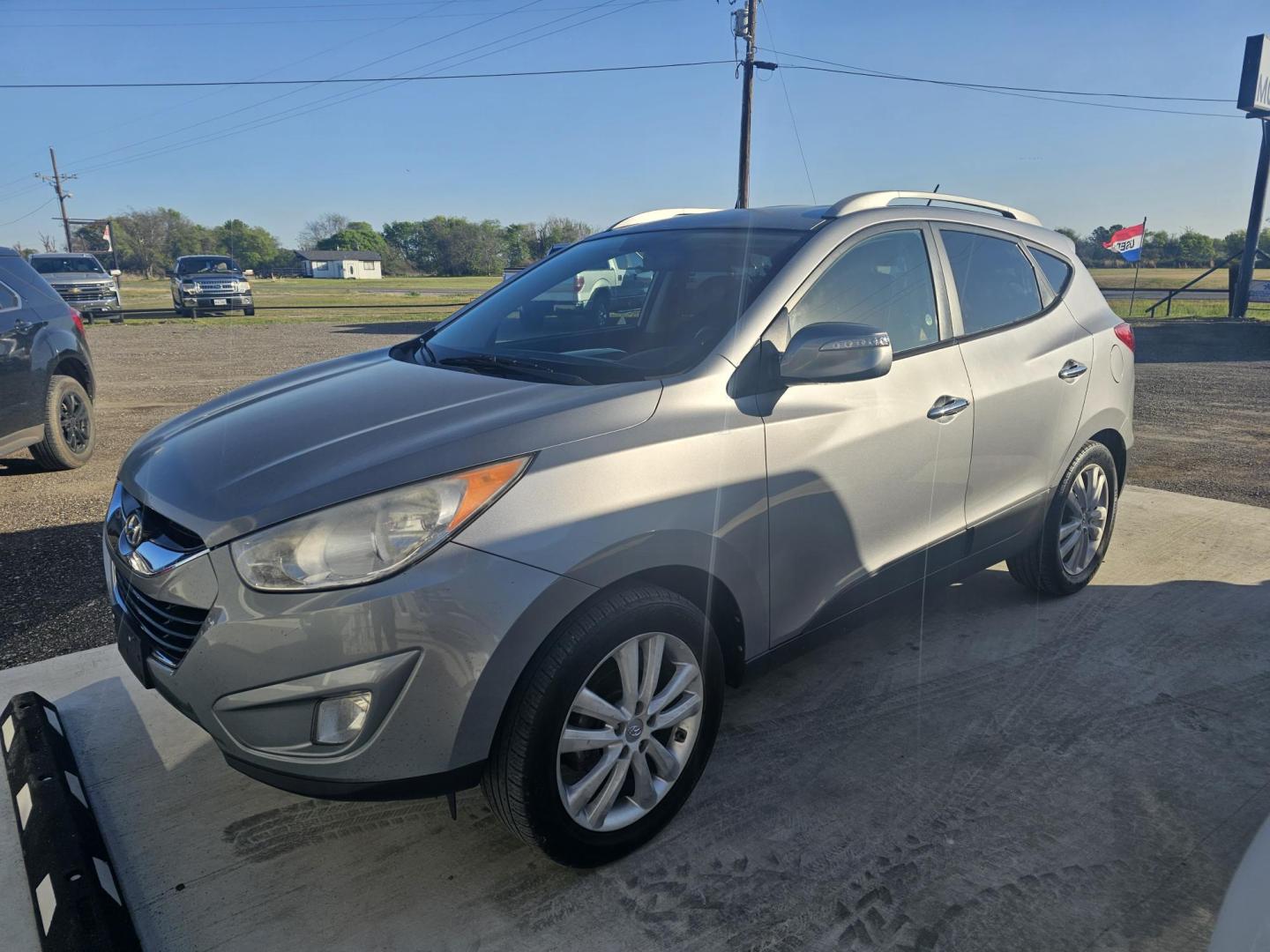 2011 GRAY Hyundai Tucson Limited 2WD (KM8JU3AC8BU) with an 2.4L L4 DOHC 16V engine, 6-Speed Automatic transmission, located at 607 S Seven Points BLVD, Seven Points, TX, 75143, (430) 255-4030, 32.313934, -96.207932 - Photo#0