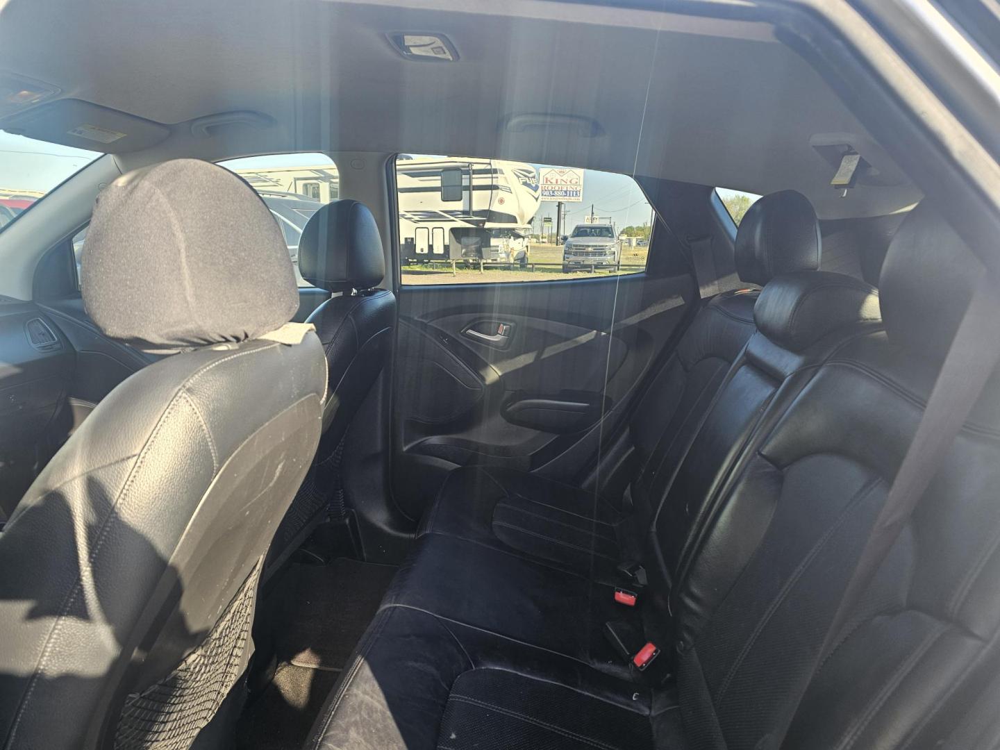 2011 GRAY Hyundai Tucson Limited 2WD (KM8JU3AC8BU) with an 2.4L L4 DOHC 16V engine, 6-Speed Automatic transmission, located at 607 S Seven Points BLVD, Seven Points, TX, 75143, (430) 255-4030, 32.313934, -96.207932 - Photo#5