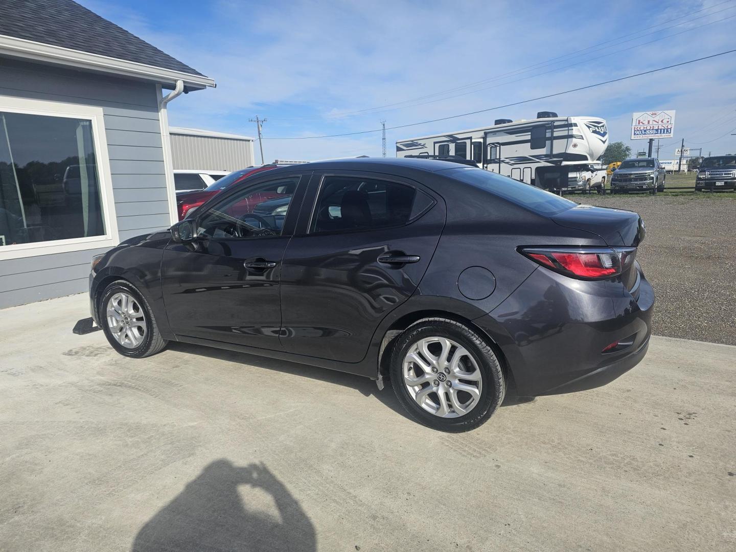 2016 GRAY Scion iA 6A (3MYDLBZV5GY) with an 1.5L L4 DOHC 16V engine, 6A transmission, located at 607 S Seven Points BLVD, Seven Points, TX, 75143, (430) 255-4030, 32.313934, -96.207932 - Photo#3