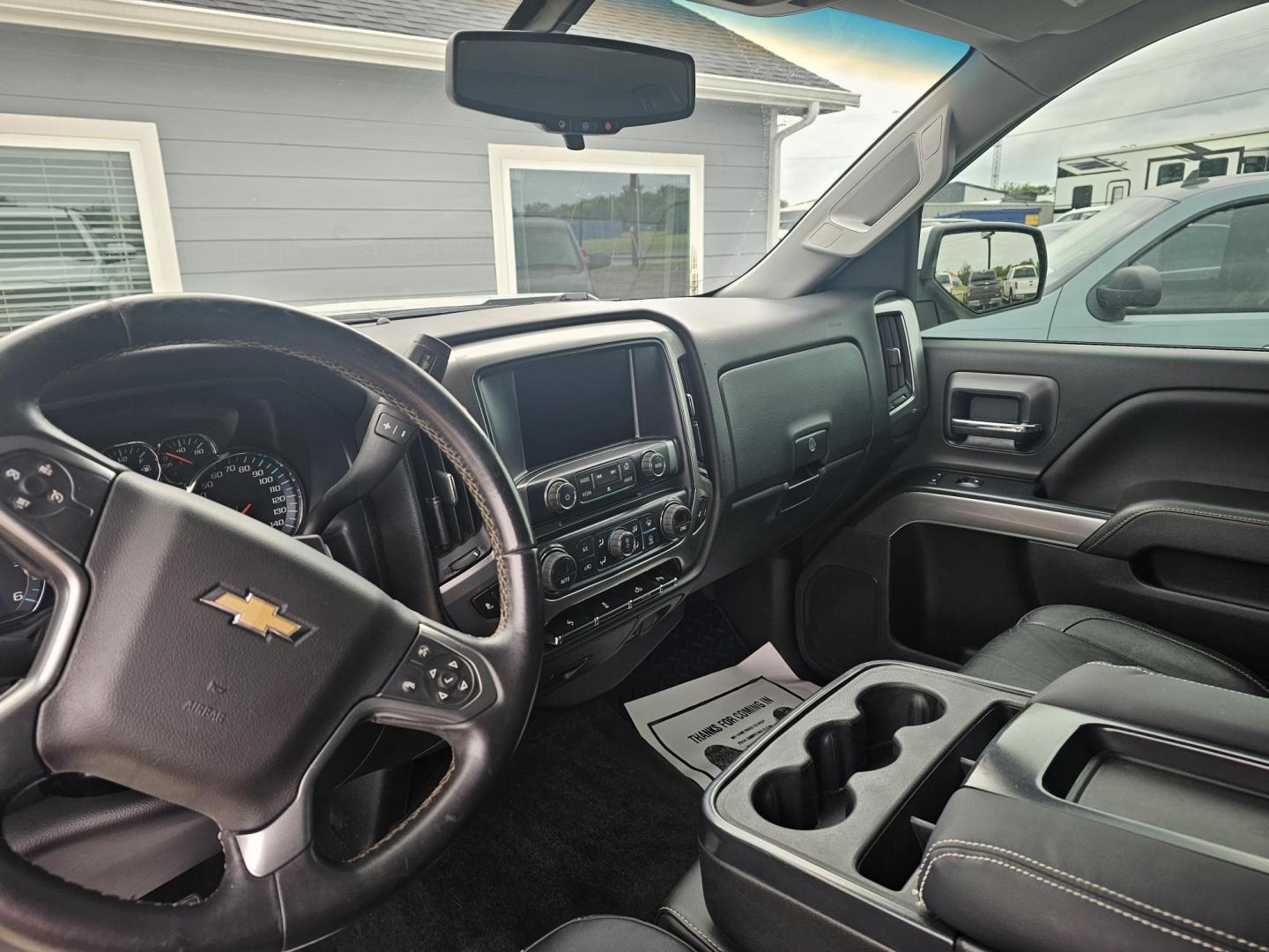 2017 WHITE Chevrolet Silverado 1500 LT Crew Cab 2WD (3GCPCREC6HG) with an 5.3L V8 OHV 16V engine, 6A transmission, located at 607 S Seven Points BLVD, Seven Points, TX, 75143, (430) 255-4030, 32.313934, -96.207932 - Photo#4