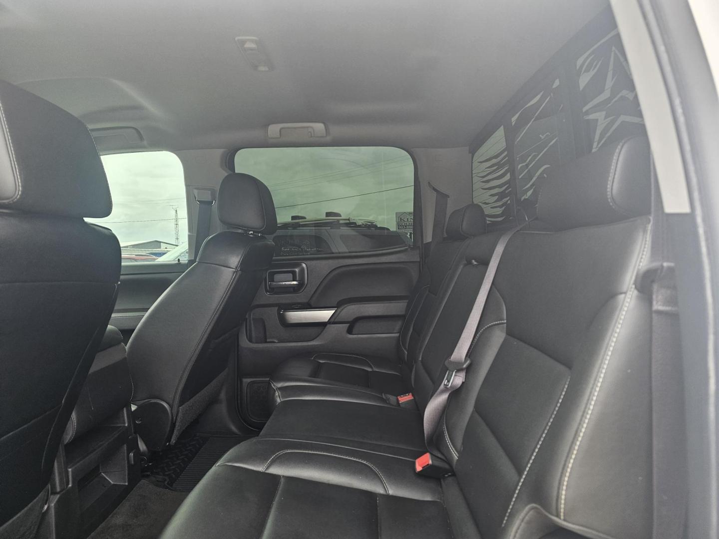 2017 WHITE Chevrolet Silverado 1500 LT Crew Cab 2WD (3GCPCREC6HG) with an 5.3L V8 OHV 16V engine, 6A transmission, located at 607 S Seven Points BLVD, Seven Points, TX, 75143, (430) 255-4030, 32.313934, -96.207932 - Photo#5