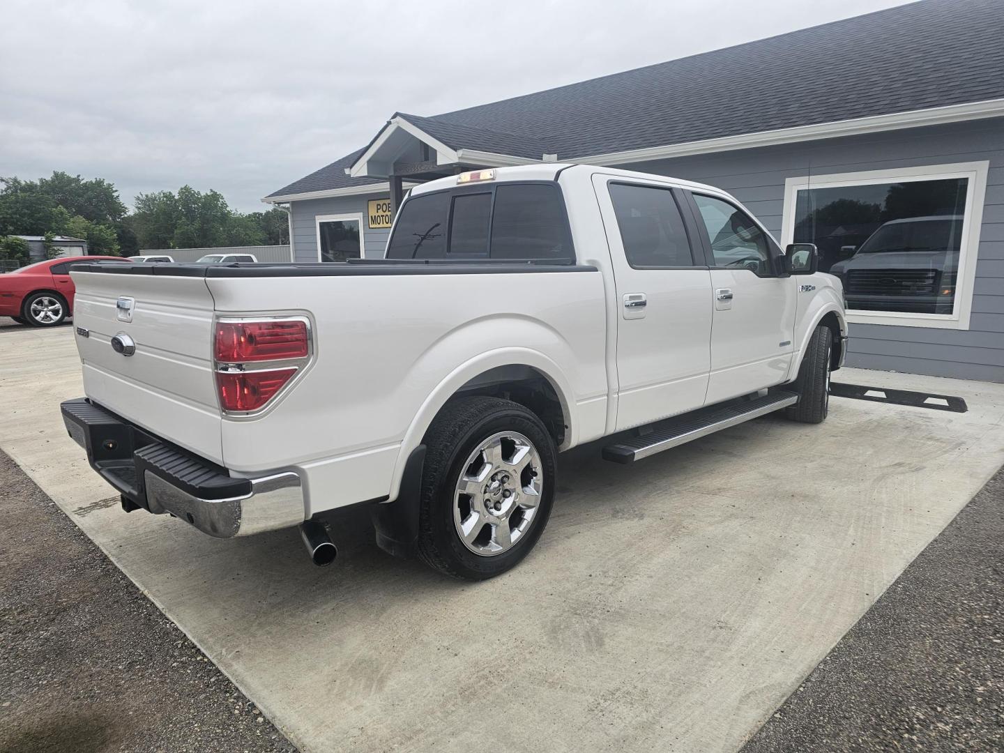 2014 WHITE Ford F-150 Lariat SuperCrew 6.5-ft. Bed 2WD (1FTFW1CT8EF) with an 3.5L V6 TURBO engine, 6-Speed Automatic transmission, located at 607 S Seven Points BLVD, Seven Points, TX, 75143, (430) 255-4030, 32.313934, -96.207932 - Photo#2
