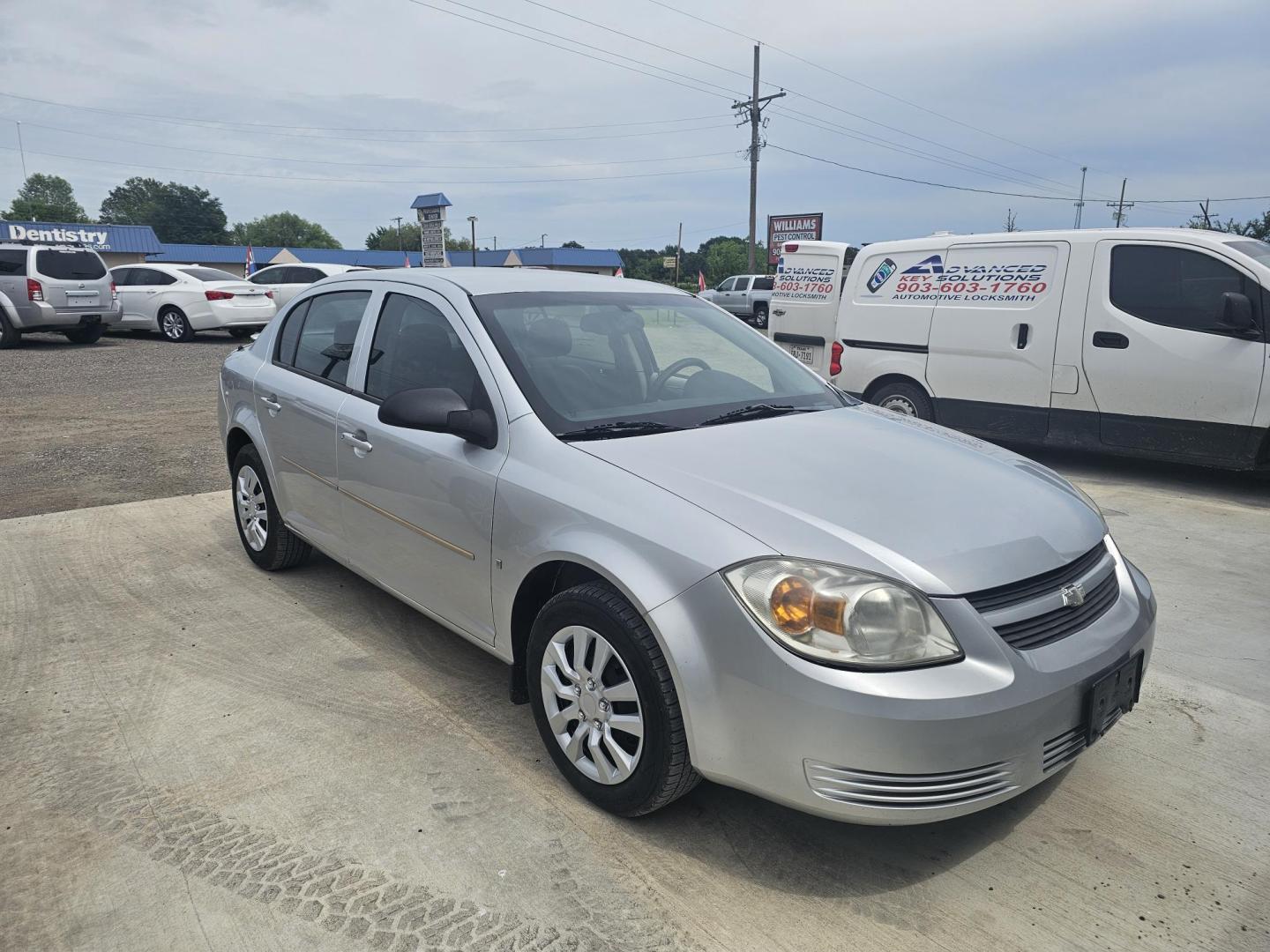 2009 SILVER Chevrolet Cobalt LS Sedan (1G1AS58H297) with an 2.2L L4 DOHC 16V engine, 4-Speed Automatic Overdrive transmission, located at 607 S Seven Points BLVD, Seven Points, TX, 75143, (430) 255-4030, 32.313934, -96.207932 - Photo#1