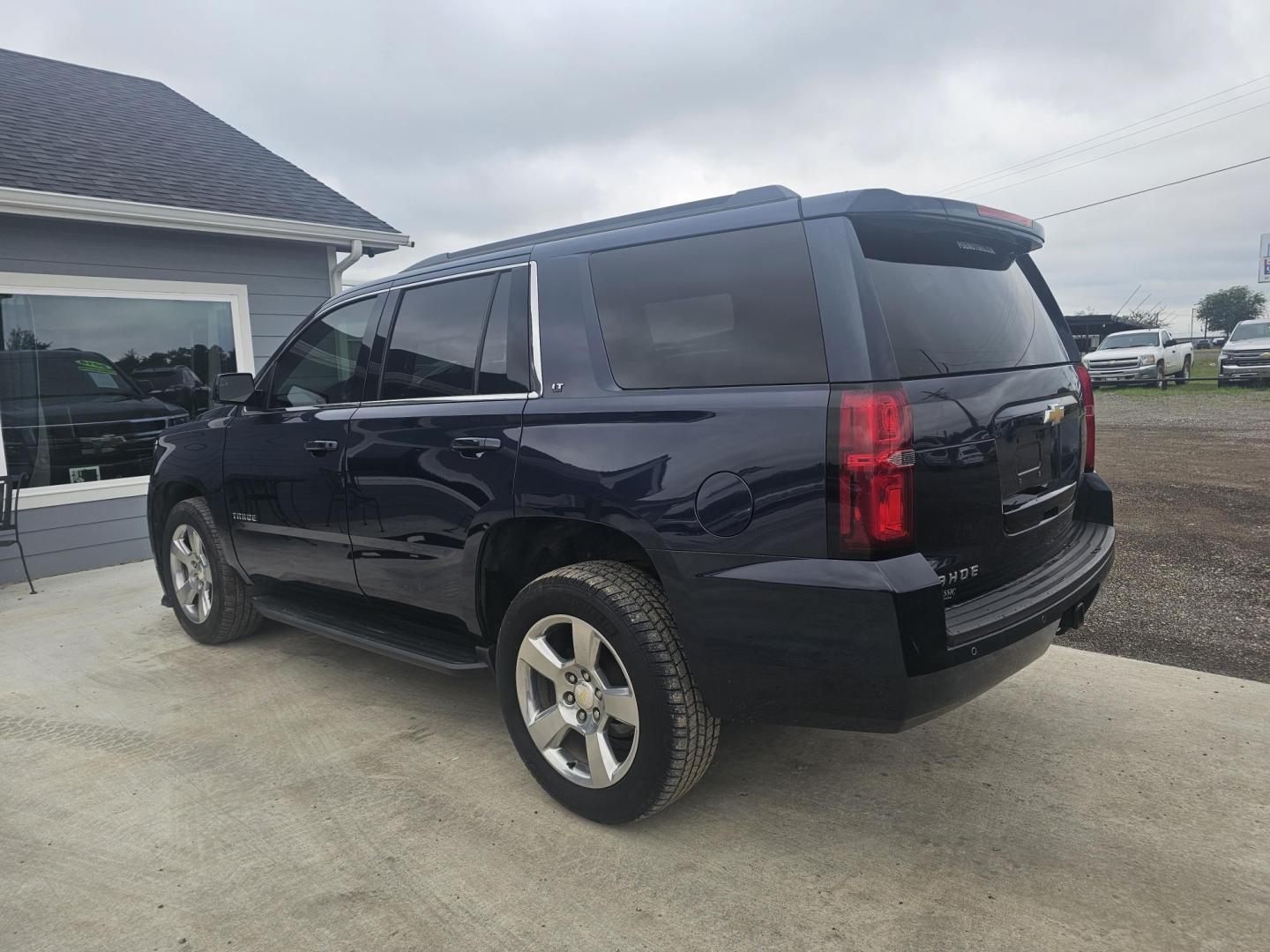 2018 BLUE Chevrolet Tahoe LT 2WD (1GNSCBKC5JR) with an 5.3L V8 OHV 16V engine, 6A transmission, located at 607 S Seven Points BLVD, Seven Points, TX, 75143, (430) 255-4030, 32.313934, -96.207932 - Photo#3