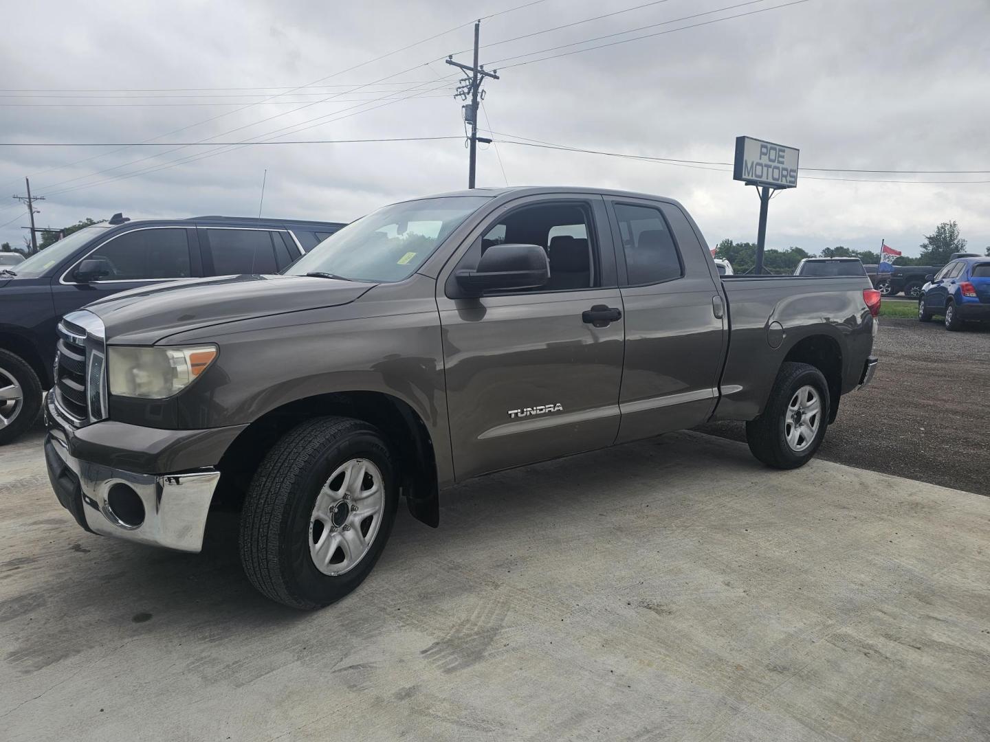 2012 DARK GRAY Toyota Tundra Tundra-Grade Double Cab 4.6L 2WD (5TFRM5F17CX) with an 4.6L V8 DOHC 32V engine, 5-Speed Automatic Overdrive transmission, located at 607 S Seven Points BLVD, Seven Points, TX, 75143, (430) 255-4030, 32.313934, -96.207932 - Photo#0