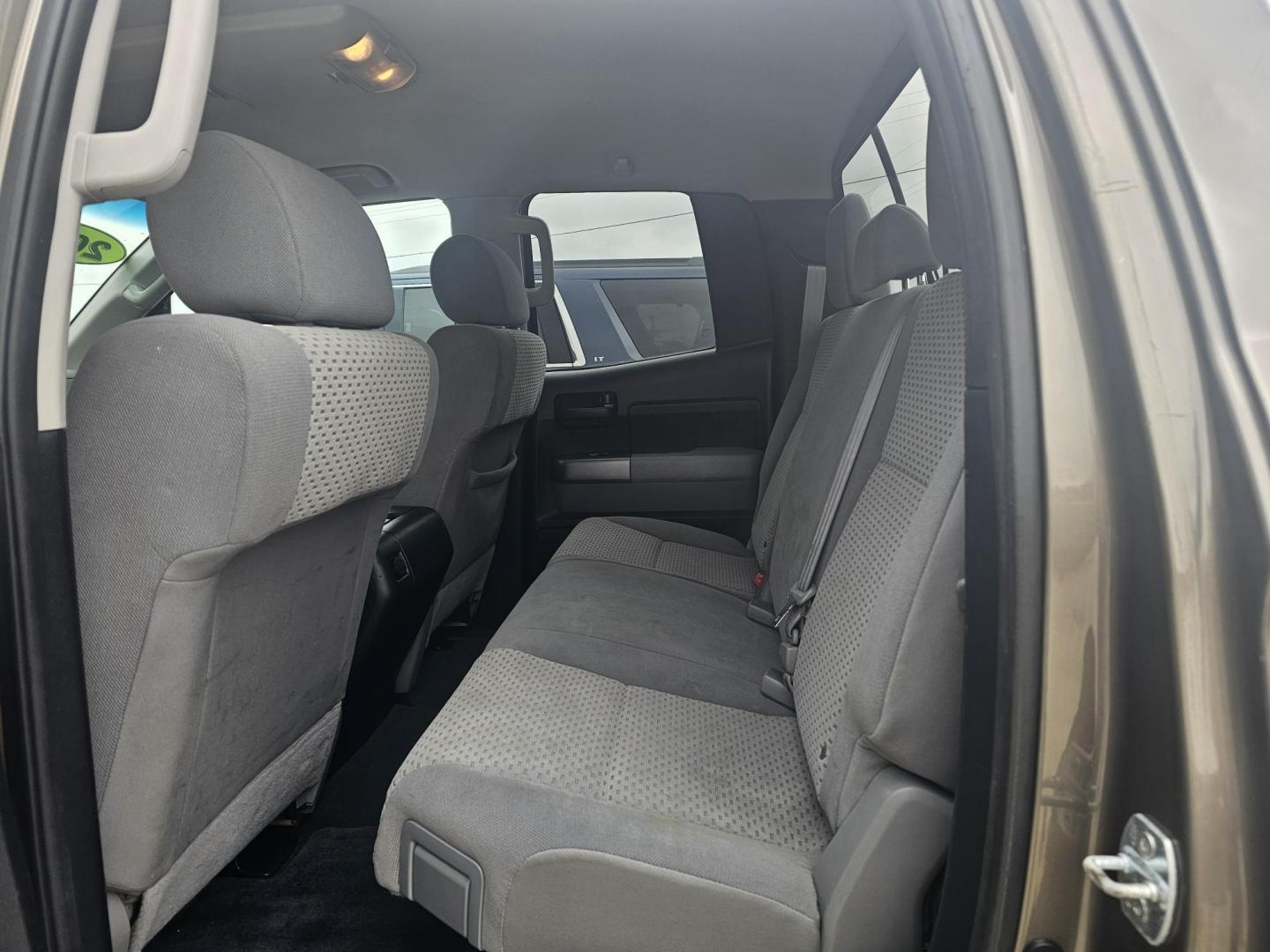 2012 DARK GRAY Toyota Tundra Tundra-Grade Double Cab 4.6L 2WD (5TFRM5F17CX) with an 4.6L V8 DOHC 32V engine, 5-Speed Automatic Overdrive transmission, located at 607 S Seven Points BLVD, Seven Points, TX, 75143, (430) 255-4030, 32.313934, -96.207932 - Photo#5