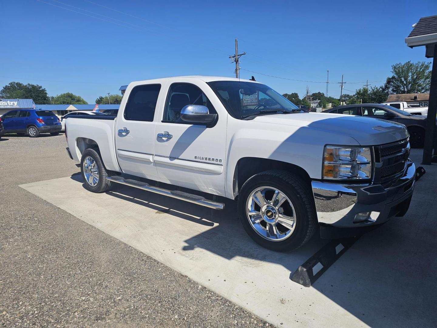 2013 WHITE Chevrolet Silverado 1500 LT Crew Cab 2WD (3GCPCSE06DG) with an 5.3L V8 OHV 16V FFV engine, 6-Speed Automatic transmission, located at 607 S Seven Points BLVD, Seven Points, TX, 75143, (430) 255-4030, 32.313934, -96.207932 - Photo#1