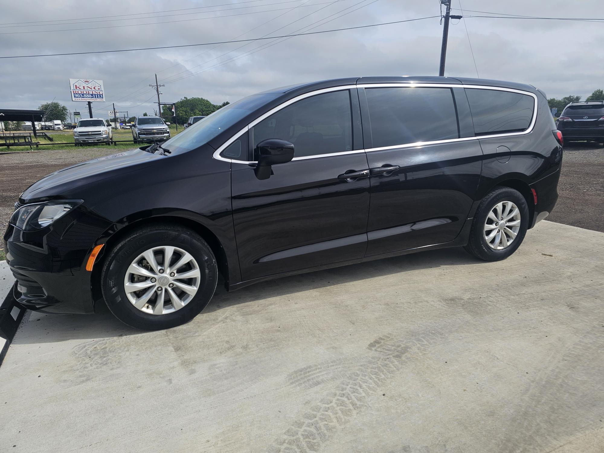 photo of 2018 Chrysler Pacifica LX