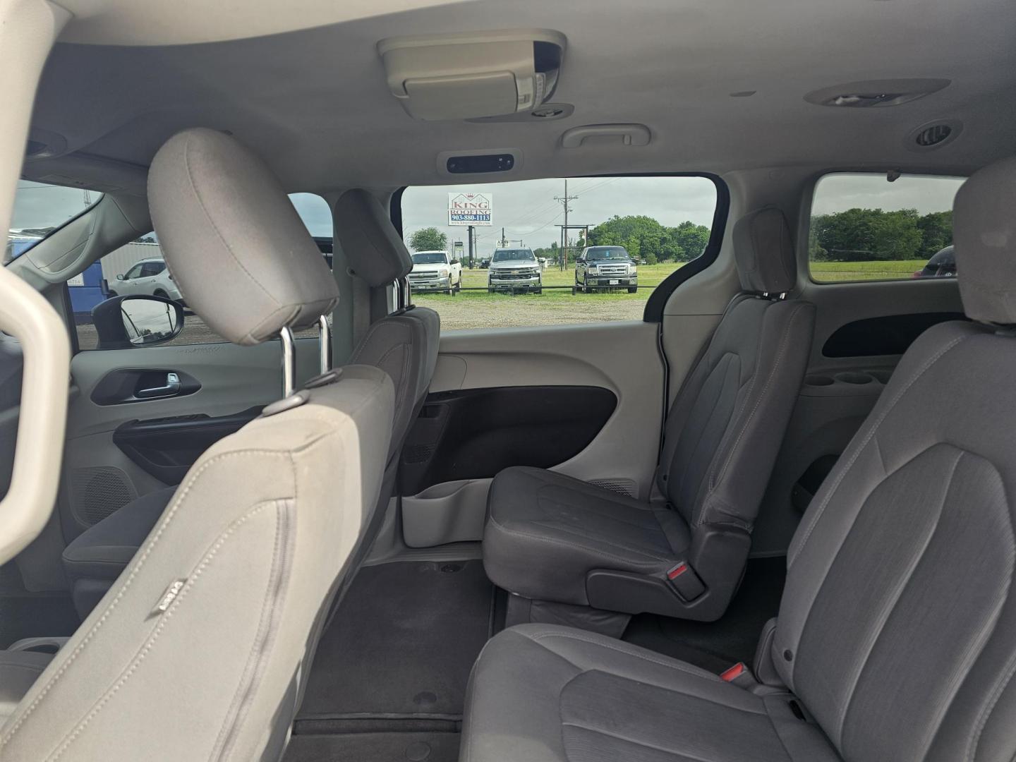 2018 BLACK Chrysler Pacifica LX (2C4RC1CG1JR) with an 3.6L V6 DOHC 24V engine, 9A transmission, located at 607 S Seven Points BLVD, Seven Points, TX, 75143, (430) 255-4030, 32.313934, -96.207932 - Photo#5