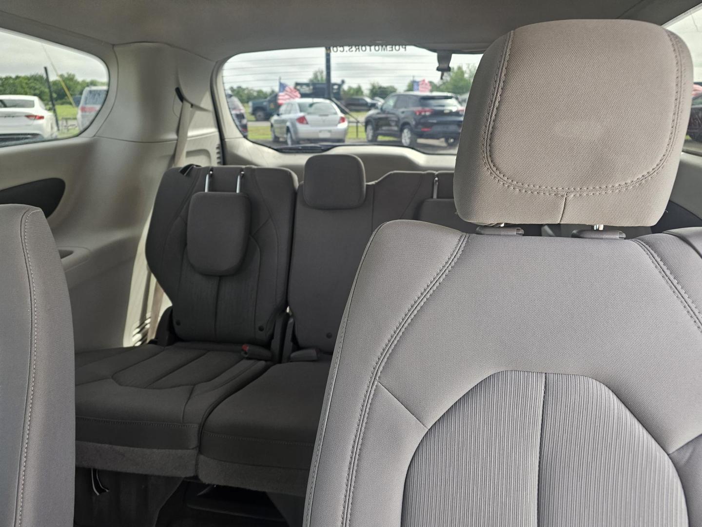 2018 BLACK Chrysler Pacifica LX (2C4RC1CG1JR) with an 3.6L V6 DOHC 24V engine, 9A transmission, located at 607 S Seven Points BLVD, Seven Points, TX, 75143, (430) 255-4030, 32.313934, -96.207932 - Photo#6