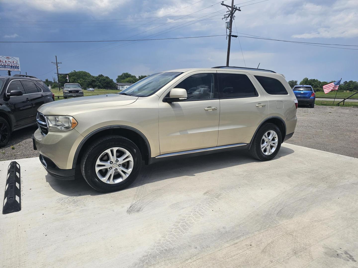 2011 GOLD Dodge Durango Crew 2WD (1D4RD4GG4BC) with an 3.6L V6 DOHC 24V engine, located at 607 S Seven Points BLVD, Seven Points, TX, 75143, (430) 255-4030, 32.313934, -96.207932 - Photo#0